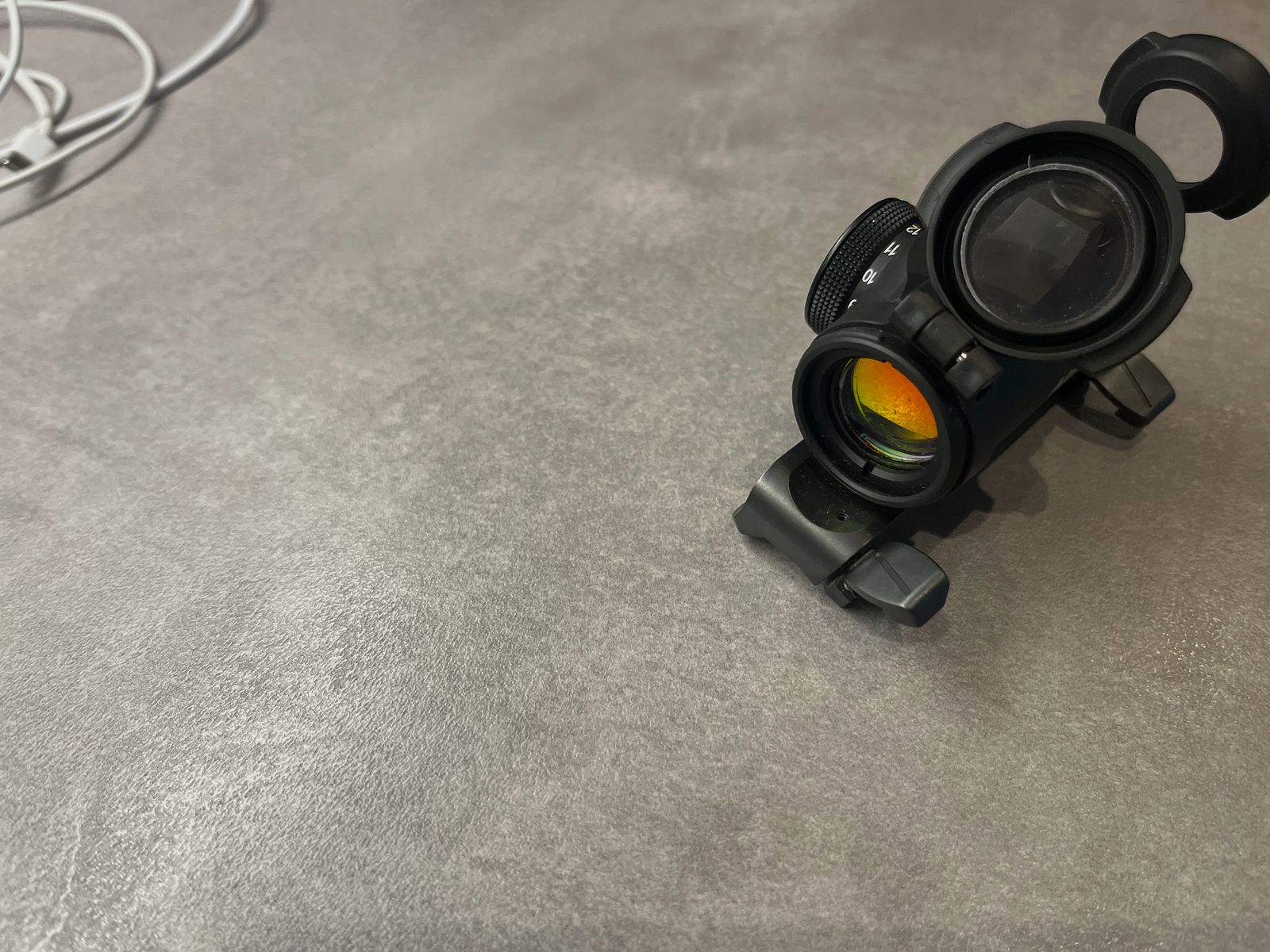 Aimpoint H2 Rotpunktvisier mit Blaser Sattelmontage