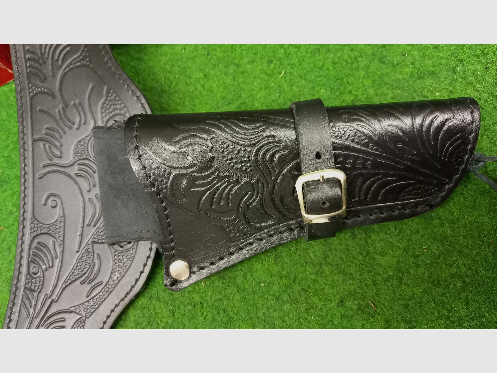 Sehr schöner langer Leder Westerngürtel mit Halfter 