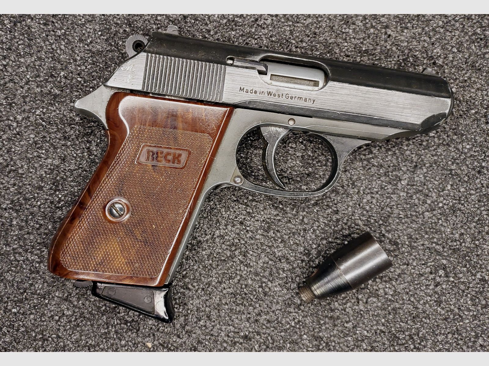 RECK PK800 blank firing pistol 8 mm K. PTB 196/2 – gold-colored safety lever, image 1 of 4