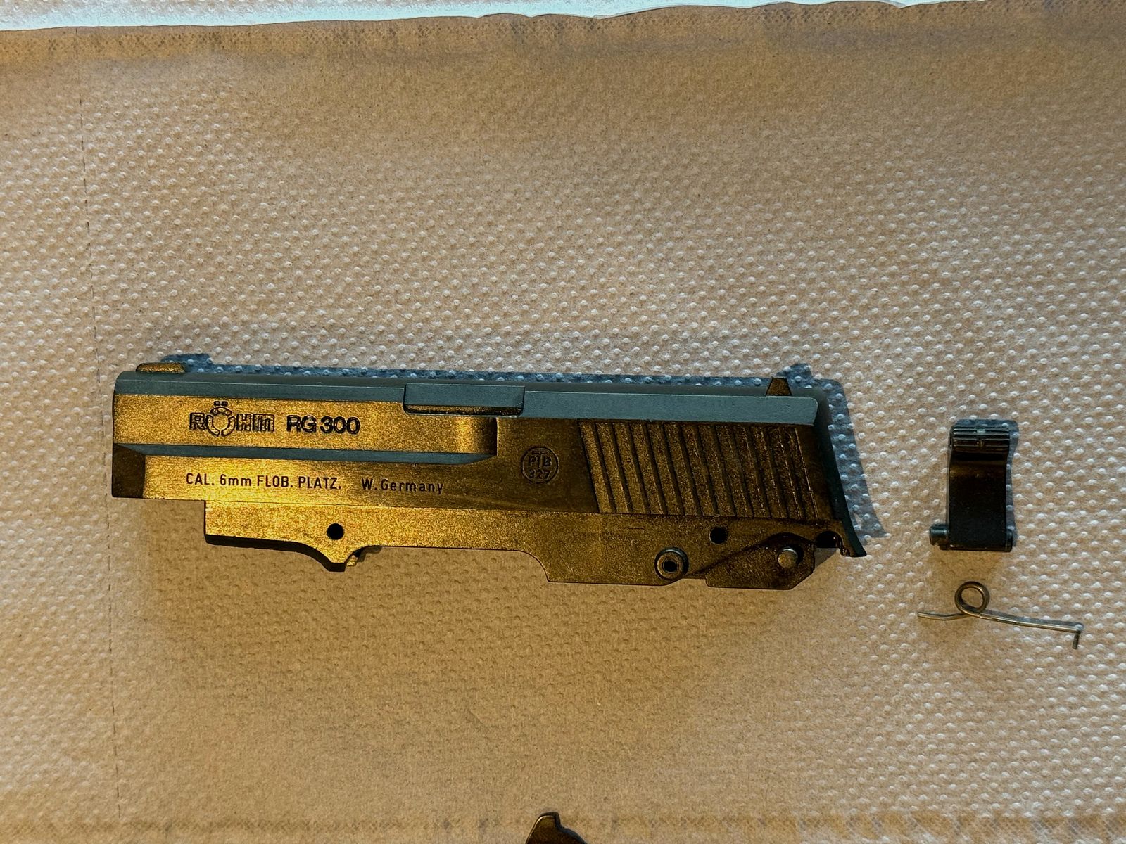 Röhm RG300 – Compact blank-firing pistol in caliber 6mm Flobert (PTB 327)