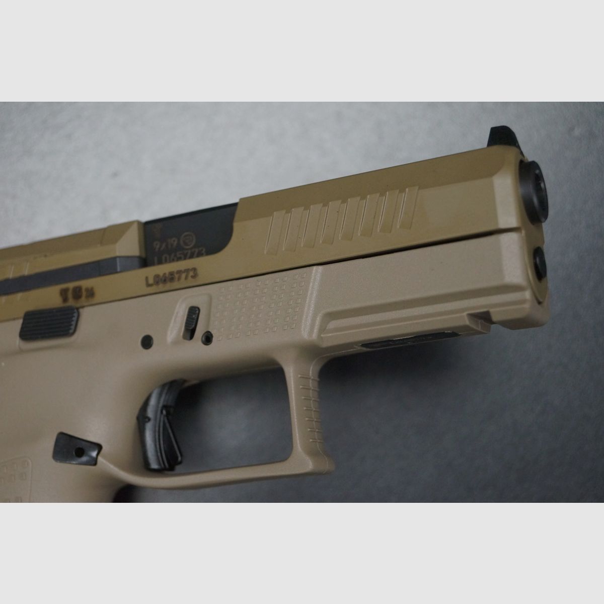 CZ P-10 C OR FDE, afbeelding 2 van 6