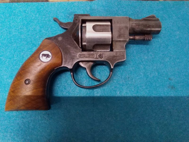 Biete einen Revolver Modell ME Jaguar 80.kaliber 9mm/380knall