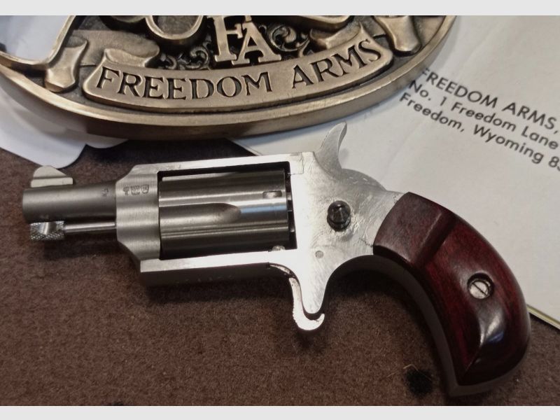Freedom Arms Revolver .22l.r. in der Gürtelschließe (Belt Buckle)