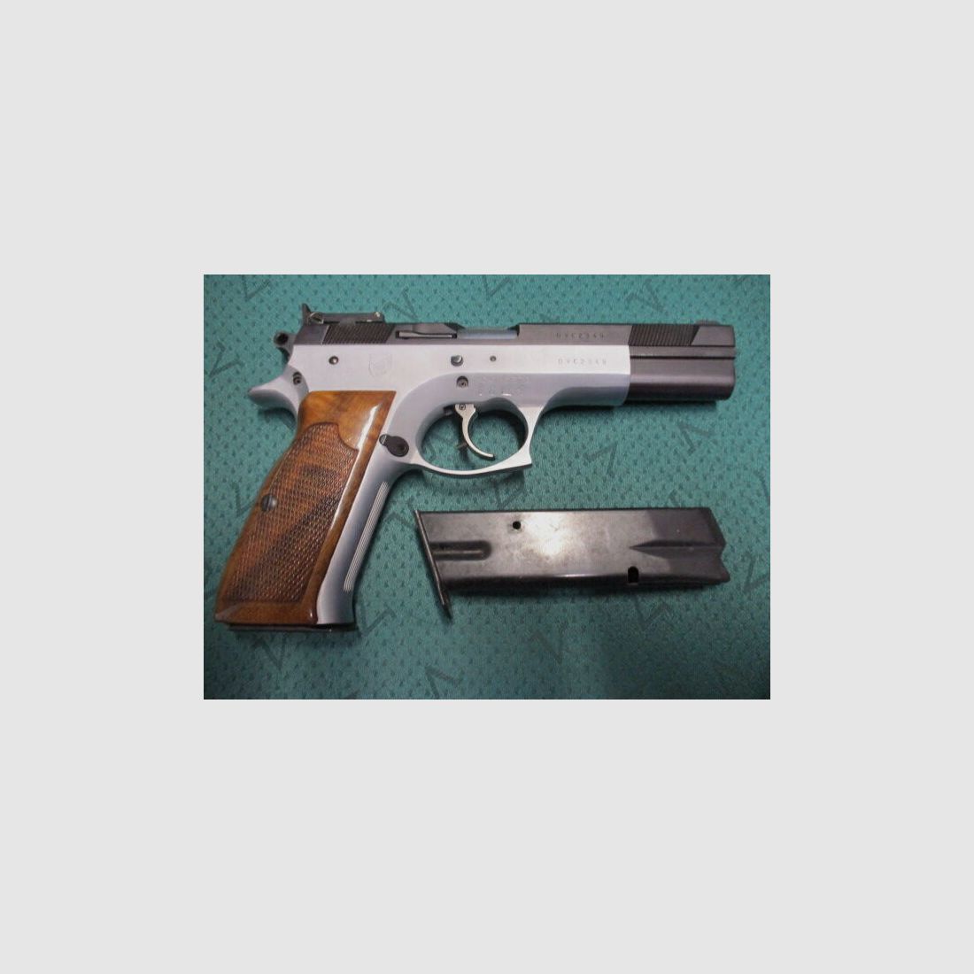 Pistolet Tanfoglio "The Ultra" 9mm Luger z celownikiem sportowym i zapasowym magazynkiem Ultra