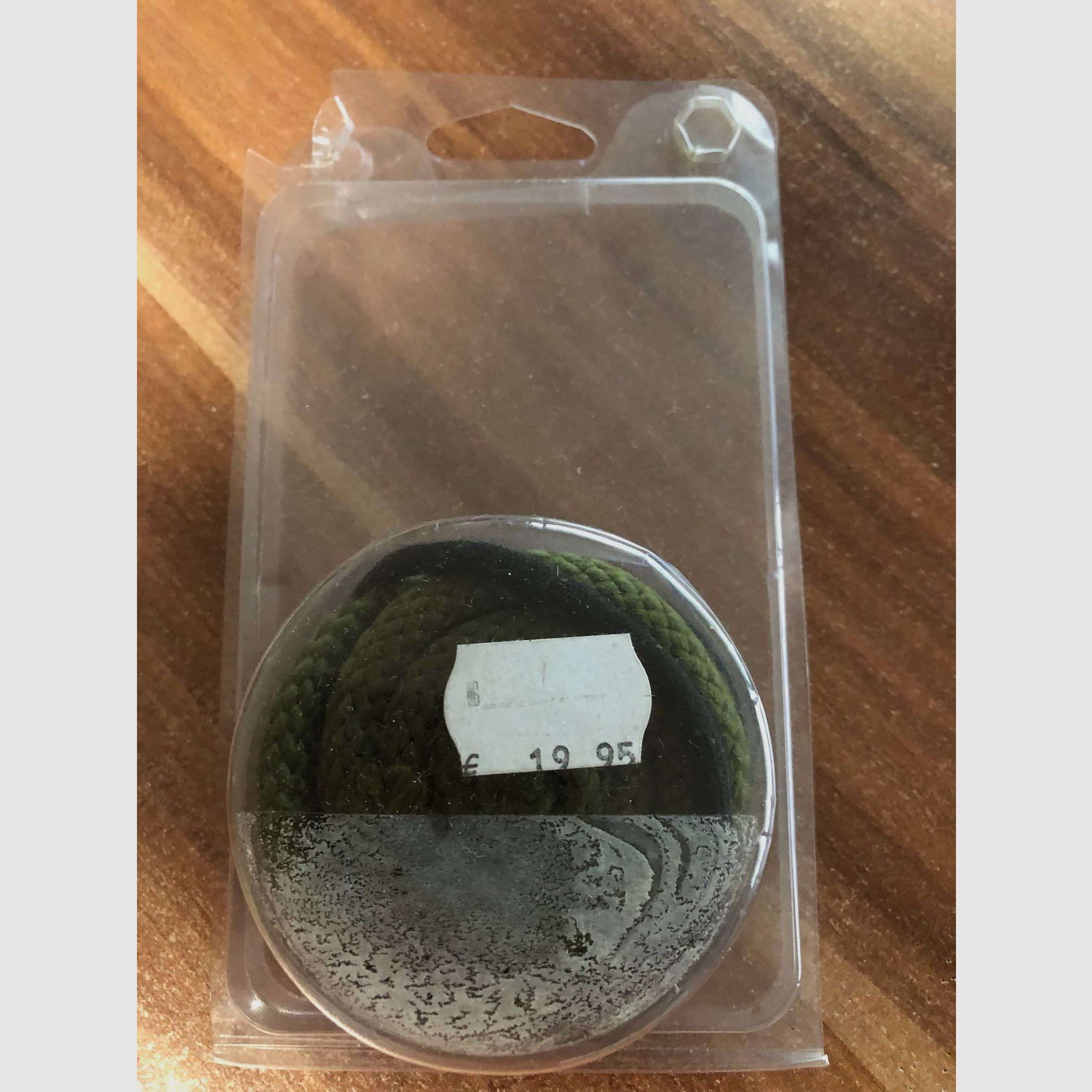 Corde de nettoyage pour armes de poing et plusieurs carabines.