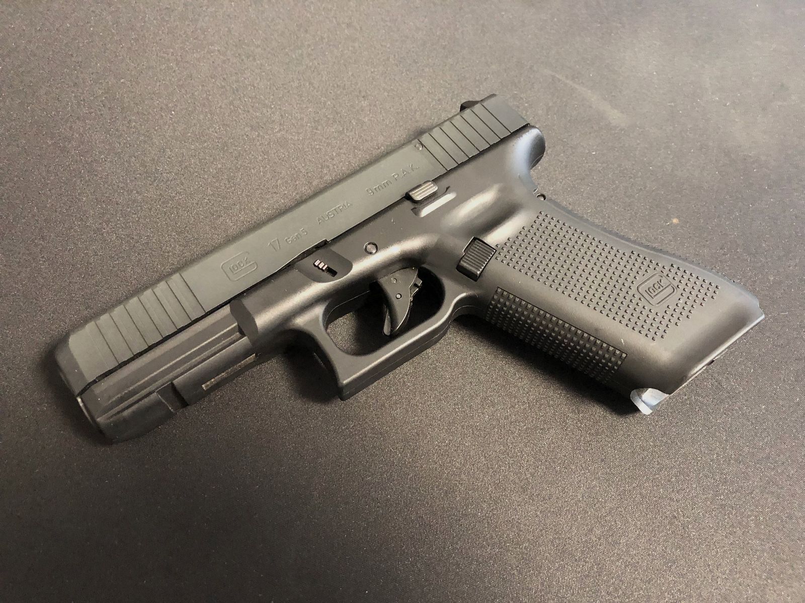 Glock 17 Gen 5 9mm P.A.K. 