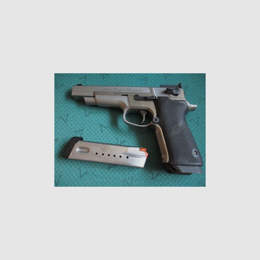 Sportpistole Smith & Wesson Target Champion 9mm Luger mit Reservemagazin
