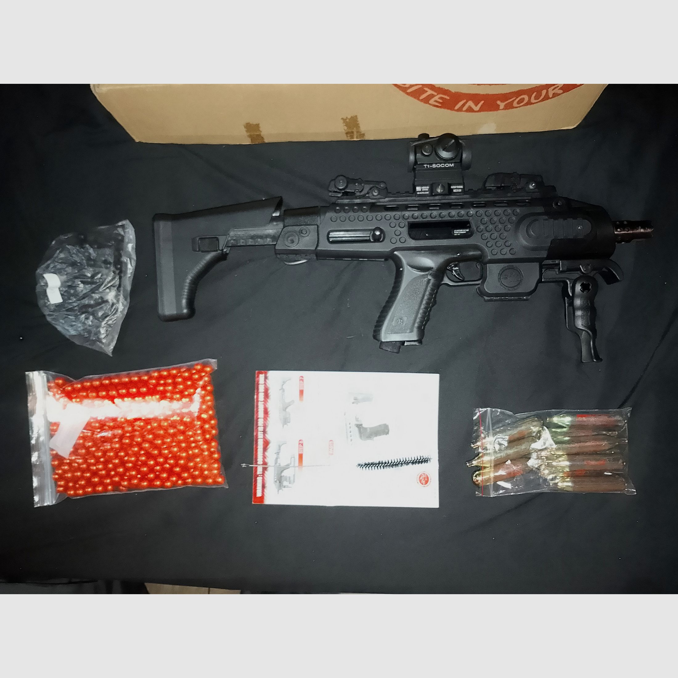 RAM Cal .43 Combat (Glock) + 4 Magazine + Aps Caribe Action Conversion Kit T1-Socom Visier und Zubehör Co2 Rubberballs Paintballs