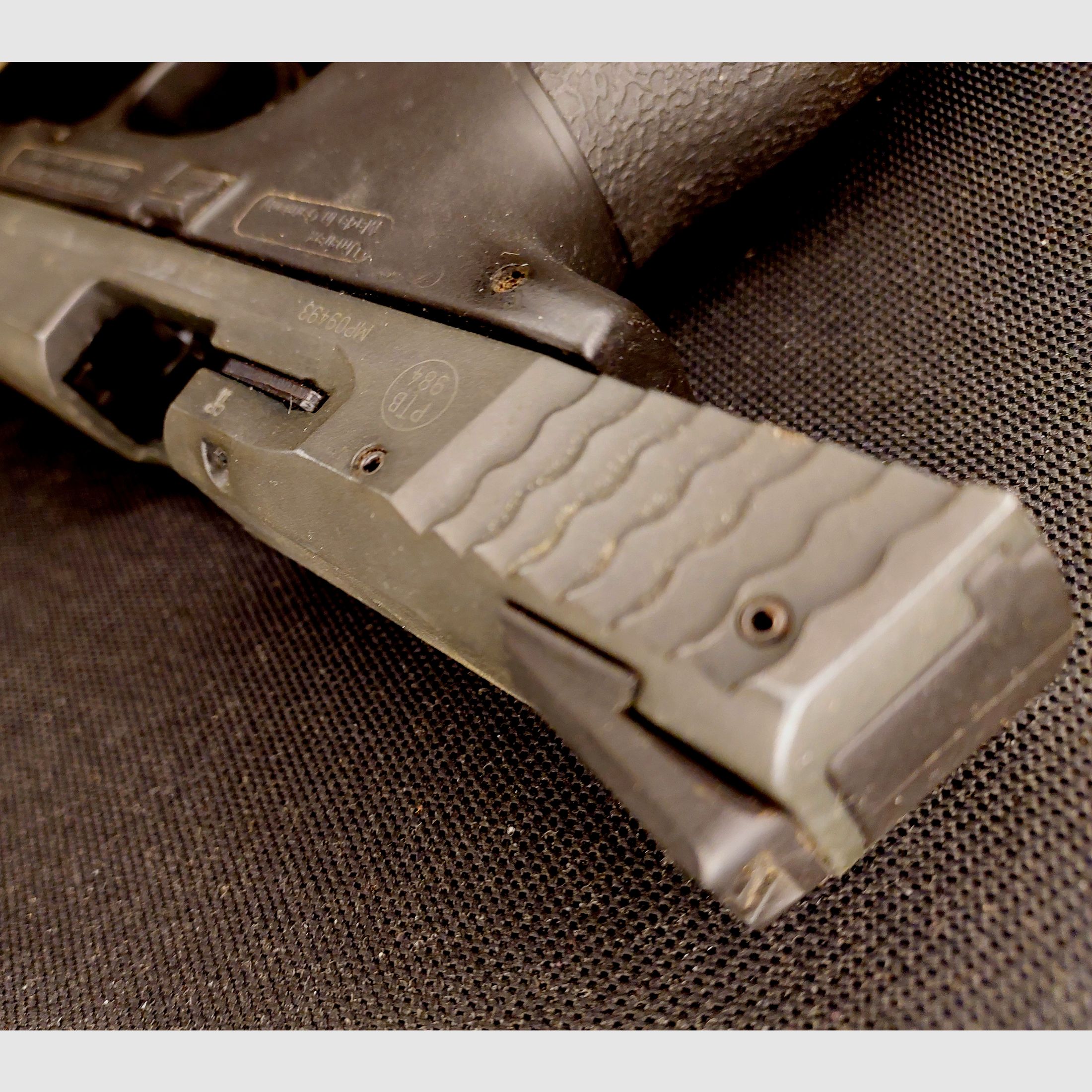 Smith & Wesson M&P 9C Schreckschusspistole, Kaliber 9mm P.A.K., in Schwarz (PTB 984) — mit 2 Magazinen (1x Standard, 1x verlängert XXL)