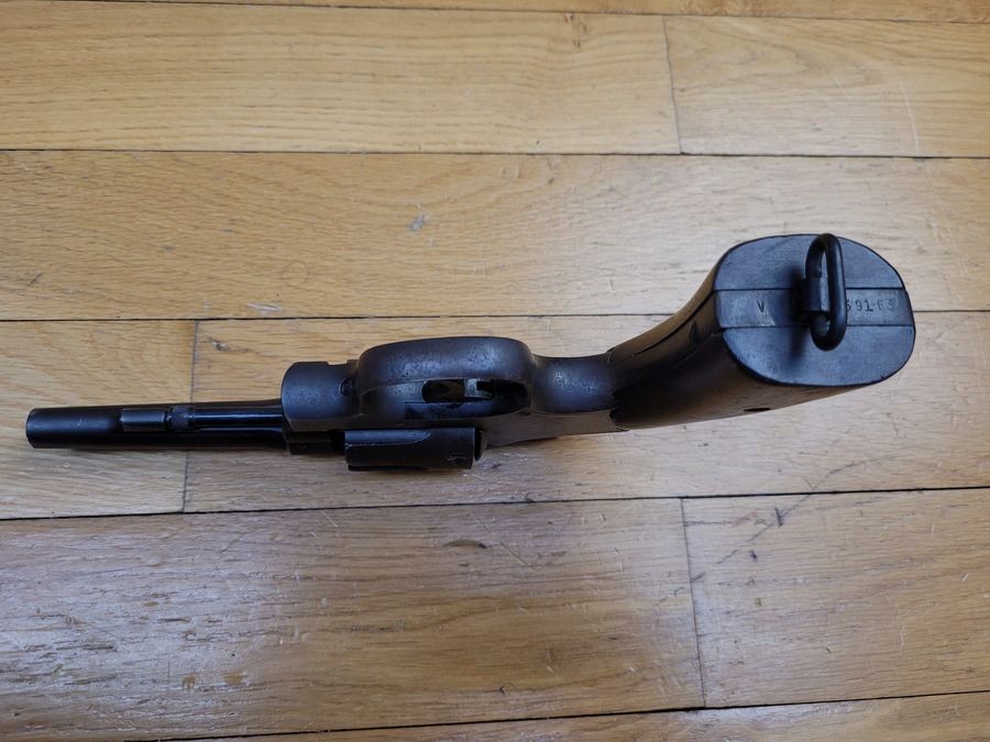 Raro revolver Smith & Wesson Victory – 4 pollici e Cal 38 SP (non 38-200! Non 38SW!) tipico US Navy – L'arma di Greg. "Papy" Boyington e dei temerari del VMF 214! – Fondina BOYT US NAVY regolamentare del 1943 – Bellissimo insieme per un'arma storica tra le più simboliche! TBE+, immagine 13 di 34