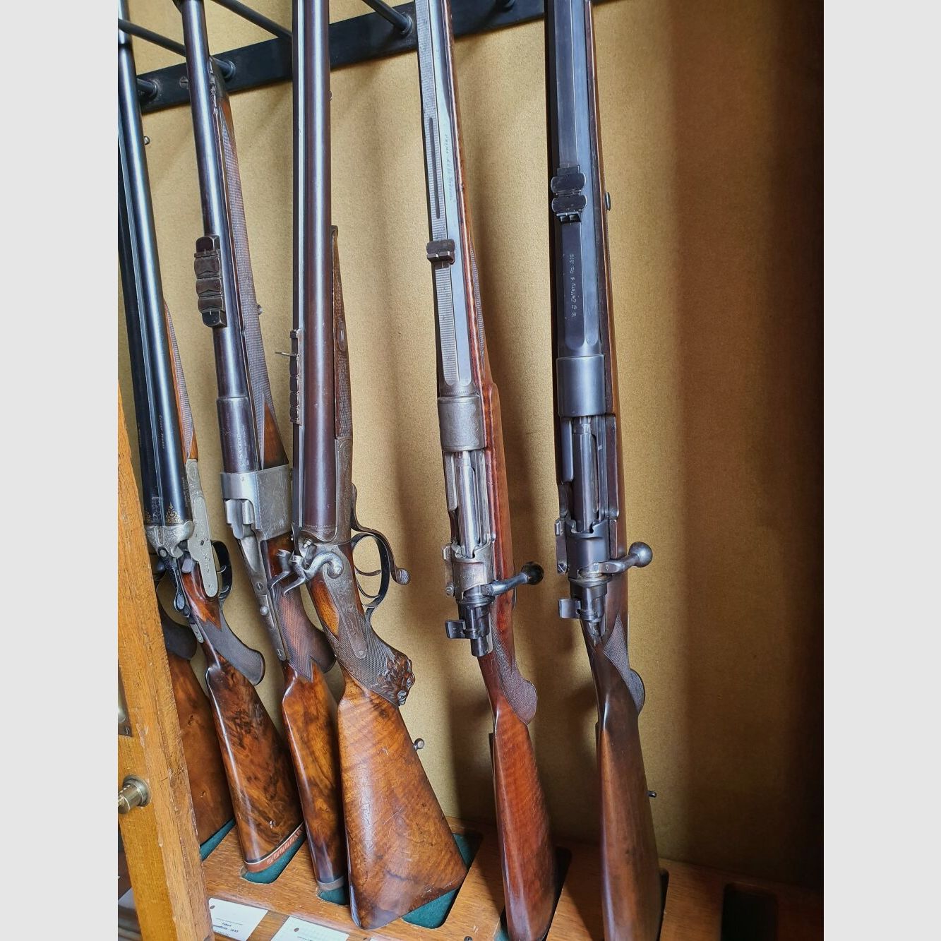 R.Hughes Cape Gun