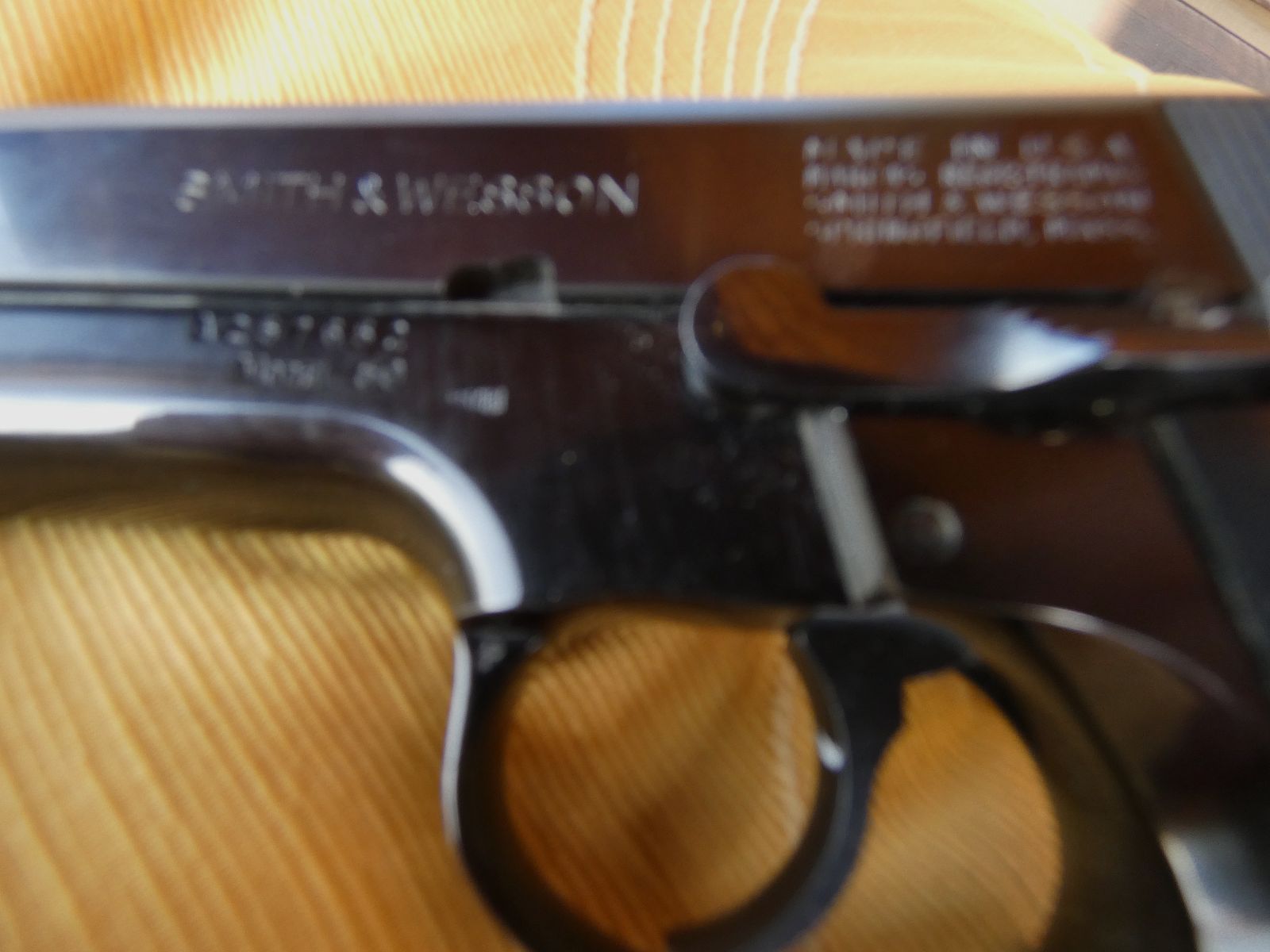 S&W pistol, 9mm Luger