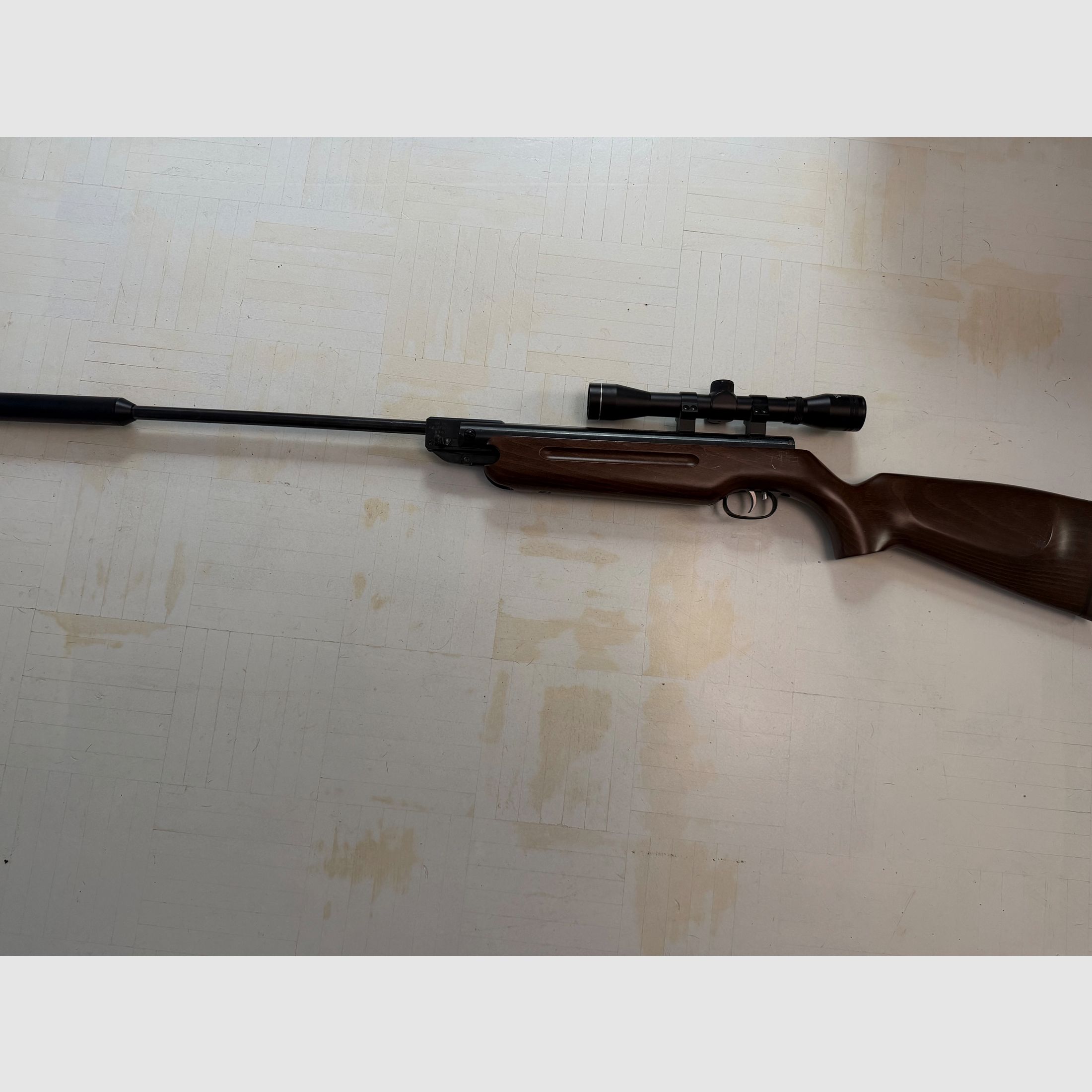 Weihrauch HW 35 K 4,5 mm / .177 – Walther 4x32 ZF + Schalldämpfer, Bild 1 von 5