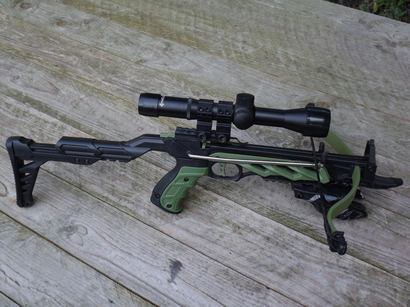 Man Kung Alligator 80 IBS pistola de ballesta con mira telescópica como nueva
