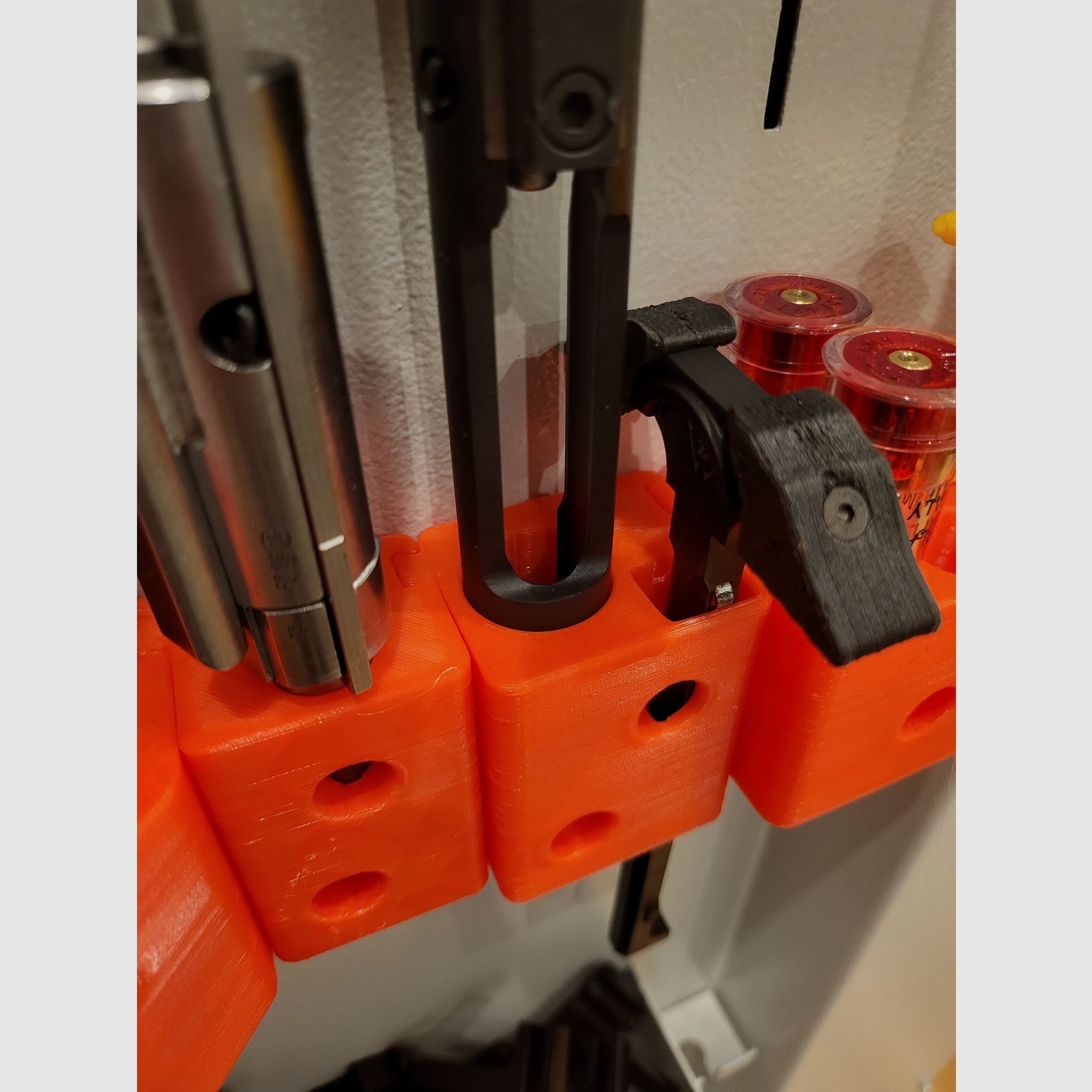 AR 15 chiusura supporto universale armadietto per armi organizer magnetico antiscivolo, immagine 2 di 3