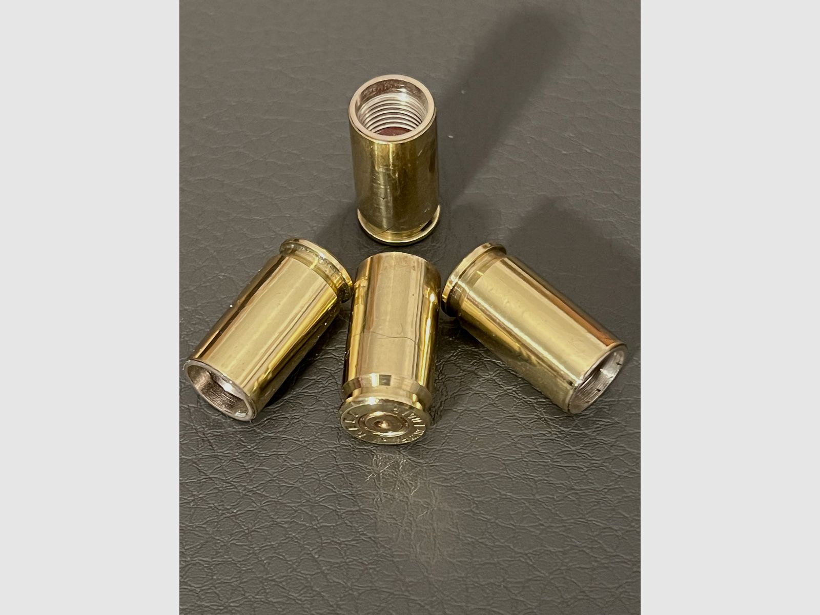 4 Ventilkappen aus abgeschossenen 9 mm Patronen 