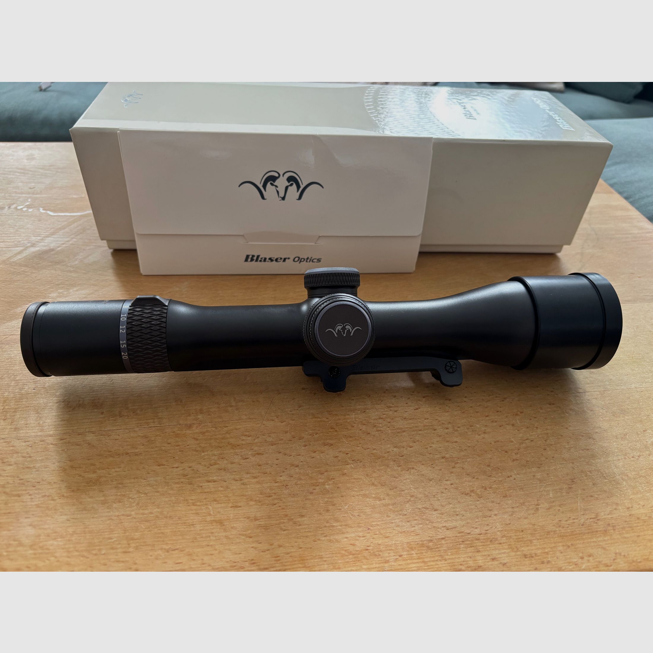 Blaser B1 2,8-20x50 mit Blaser Sattelmontage und Präzise Jagen Adapter