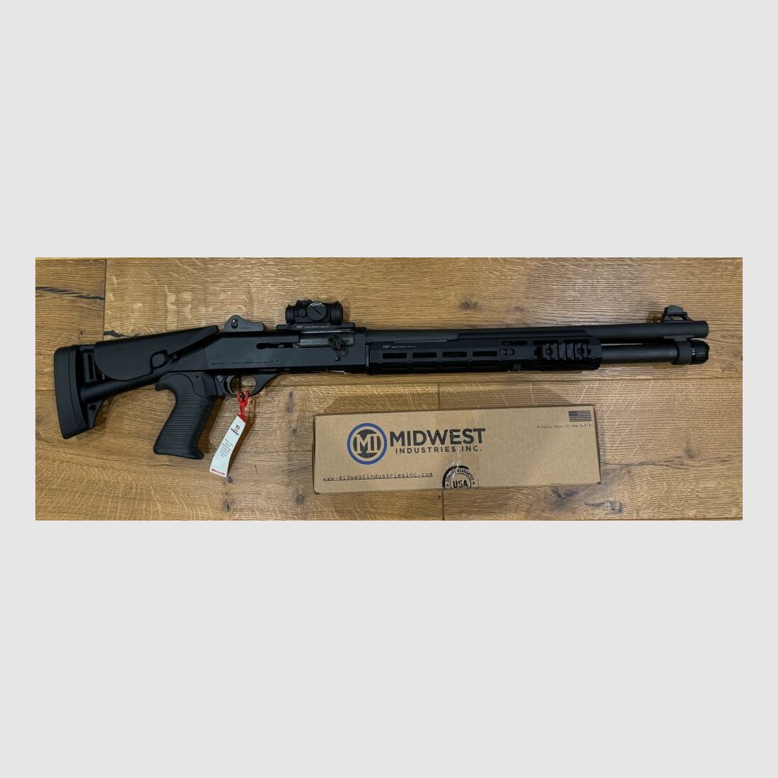 Benelli M4 Super 90 TS mit Aimpoint und M-LOK Voderschaft