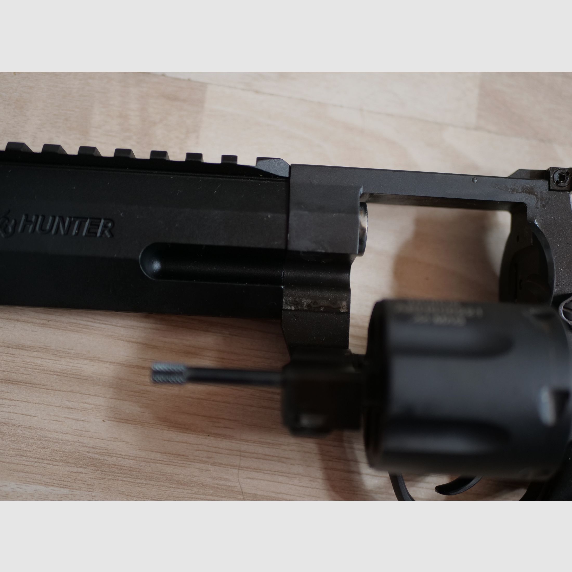 Taurus Revolver Raging Hunter – 6 3/4" caliber .44 Mag.