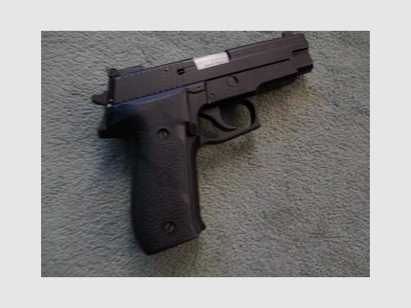 Pistole SIG SAUER Mod. P226 S, 9mm Para u. WL-Lauf 4mm