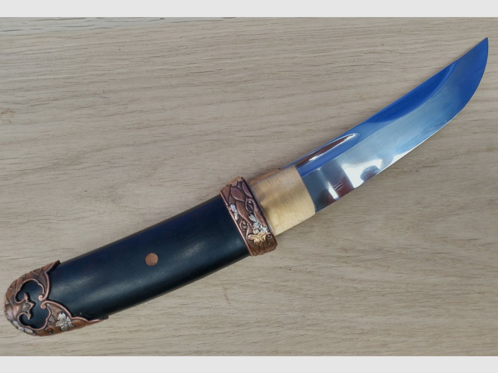 handpolierter Sanmai Tanto mit Heft und Scheide aus Ebenholz