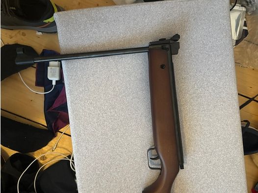 Carabina ad aria compressa Perfecta Mod. 45 cal. 4.5mm (177) inclusi scope e 3 barattoli di diabolos H&N, 1 sigillato, 2 ancora pieni per circa il 70%