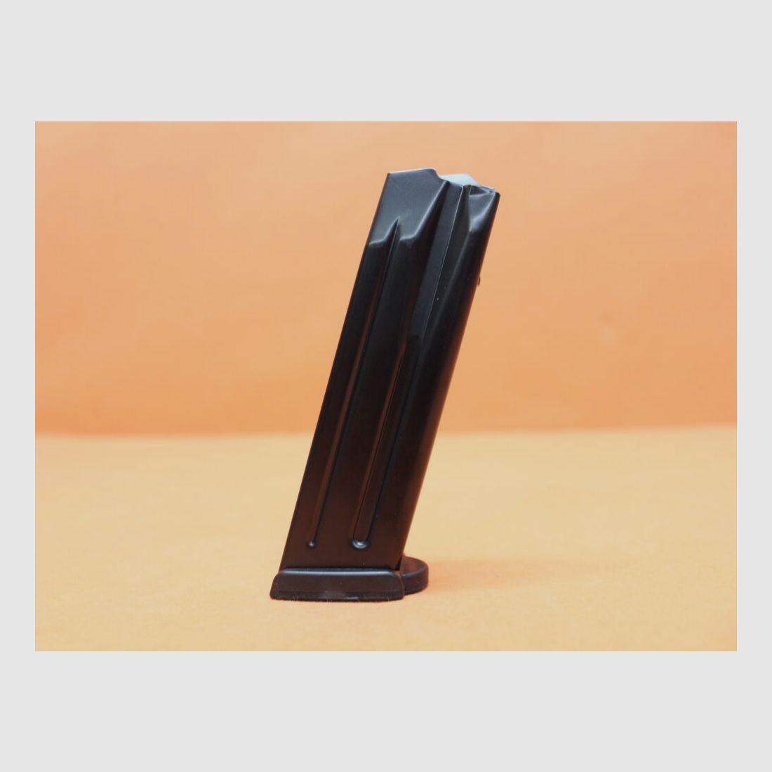 Heckler & Koch Heckler&Koch HK P30: Caricatore 15 colpi 9mmLuger acciaio brunito. Adatto per pistole H&K HK P30/ P30L/ SFP9., immagine 2 di 3