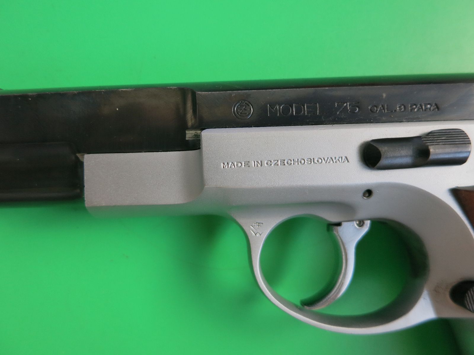 Brünner CZ75 DUO TONE o ČZ 75 (Česká zbrojovka), semiautomatica. Pistola auto caricatore calibro 9 × 19 mm       #28