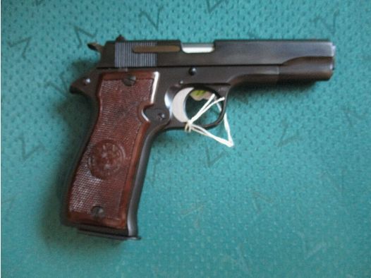 Star SI 7.65mm Browning pistol - like a small Colt 1911 -