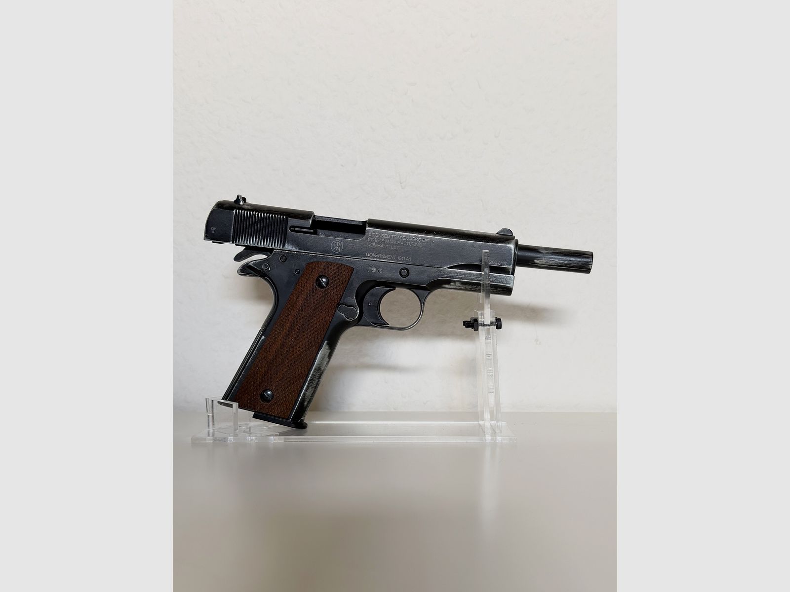 Colt Government 1911 A1 pistola a salve 9 mm P.A.K finitura antica con impugnature in legno NUOVA