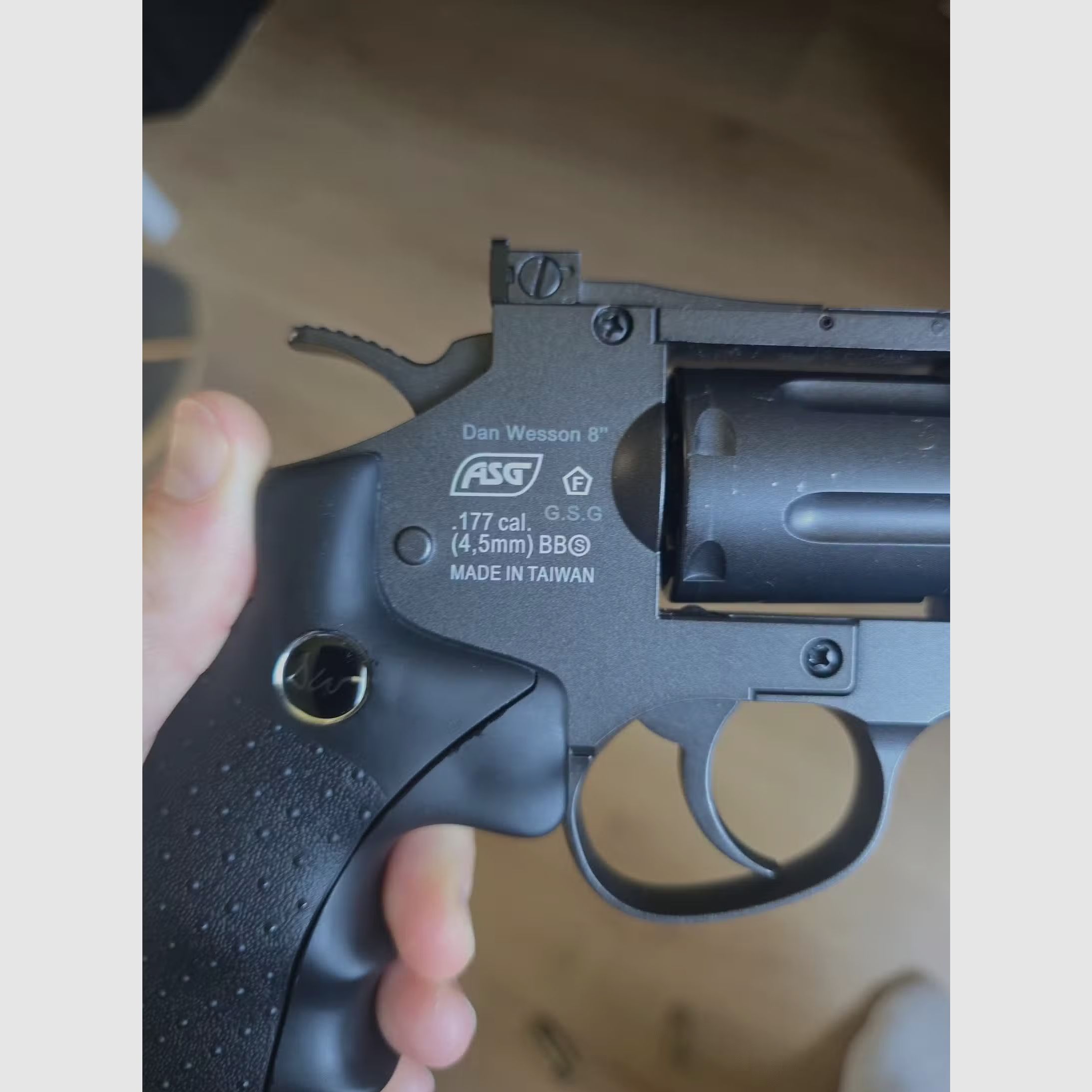  ASG Dan Wesson 8 pulgadas 4,5mm CO2 revólver