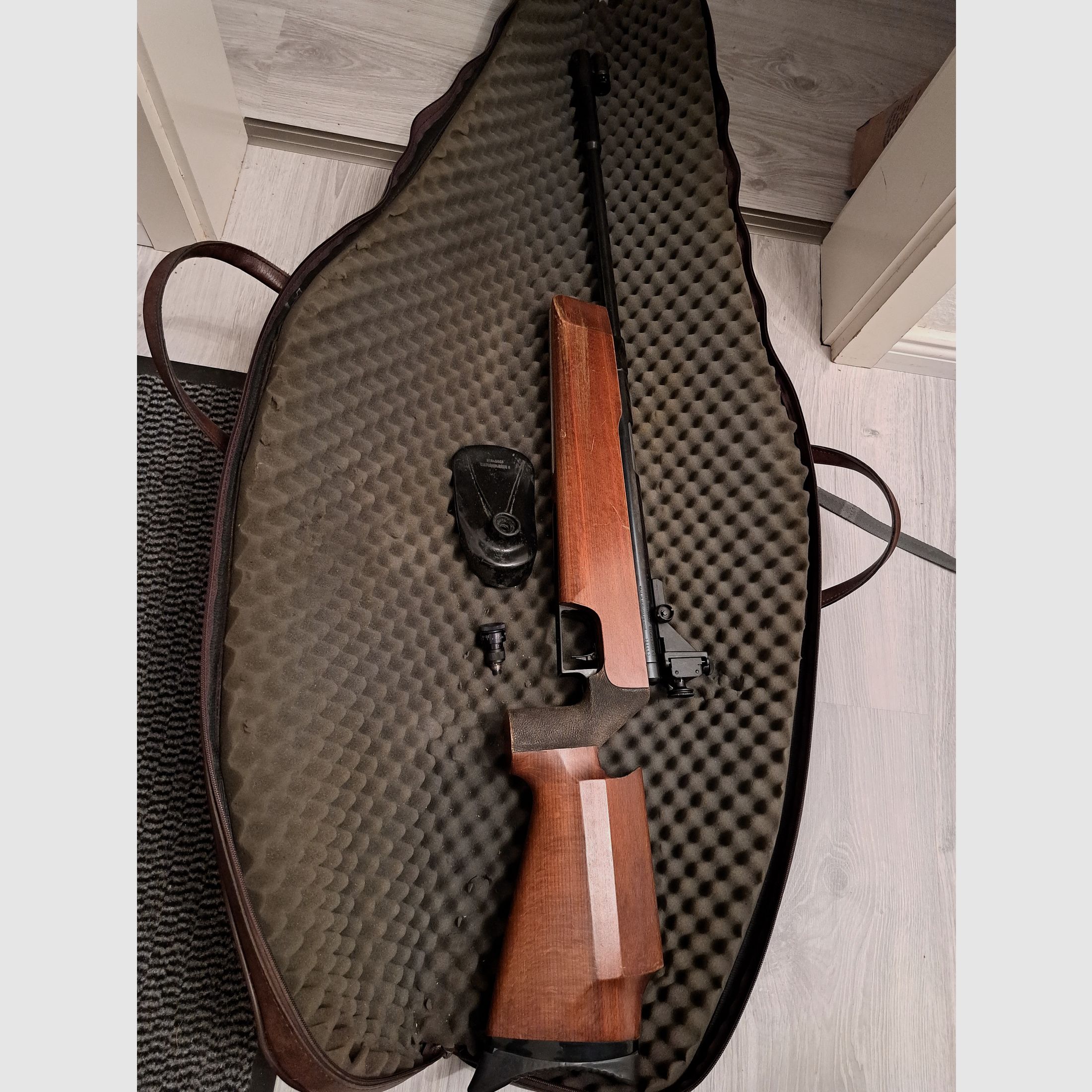 Te koop luchtgeweer. Erfwapen