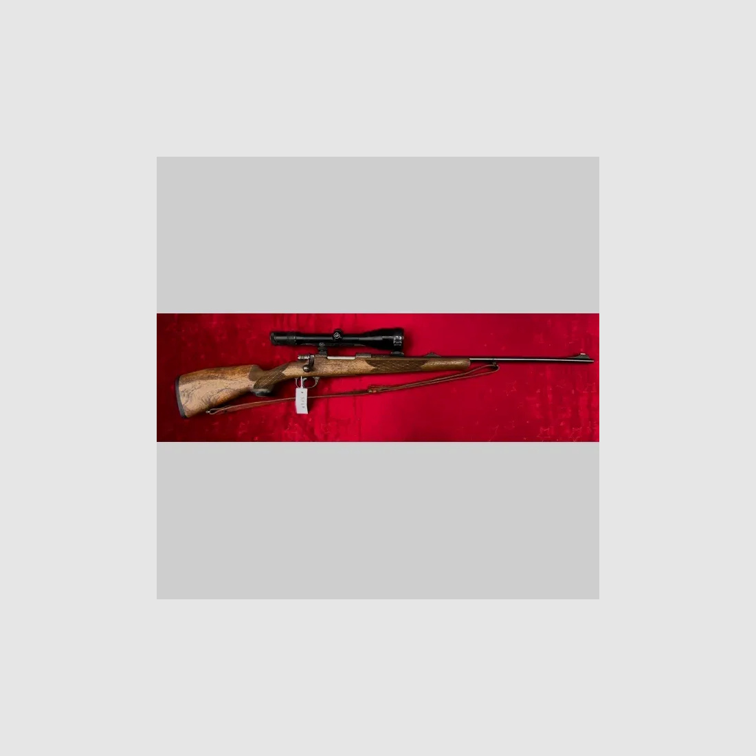 Mauser Modell 98 Cal. 300 WinMag mit sehr schönen Silbereinlagen und tiefen Gravuren 