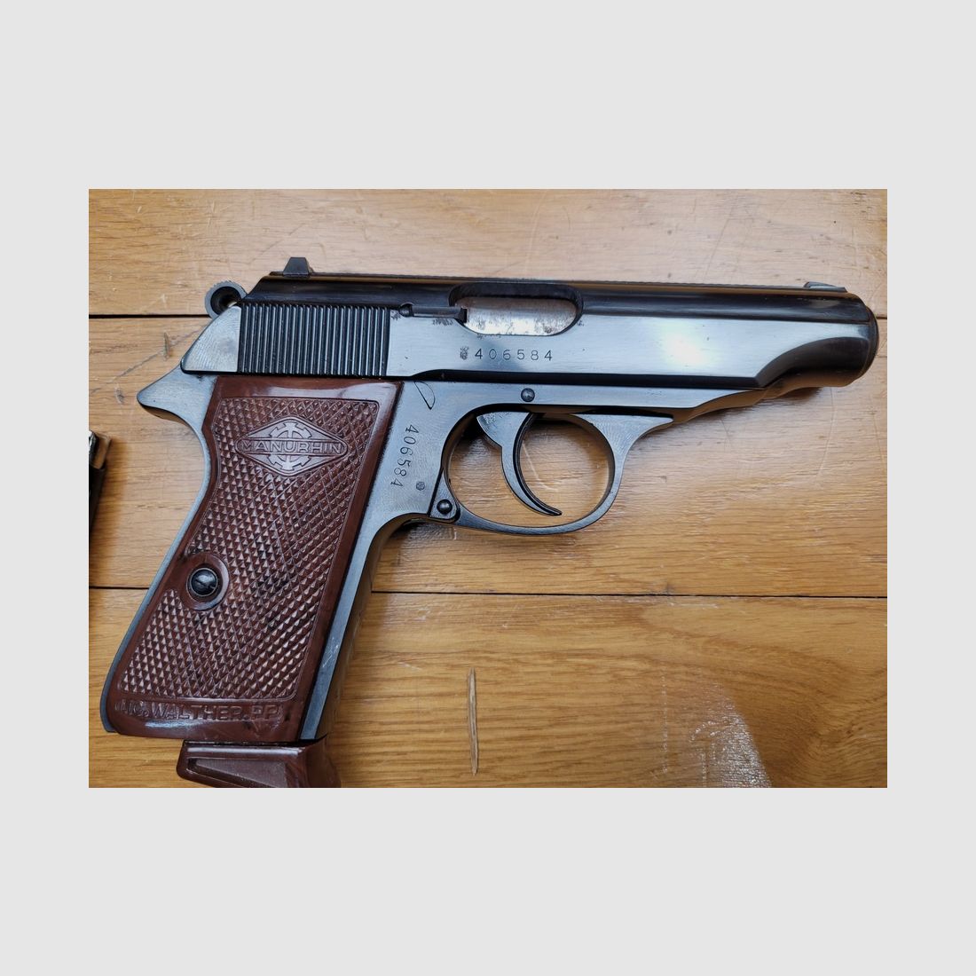 Sehr schöner Walther PP Pistol von sehr schöner französischer Fertigung Manurhin – Kal. 7,65mm – 2 Magazine – Originalbox mit Anleitung! Waffe der 1. Wahl – TBE+, Bild 10 von 14