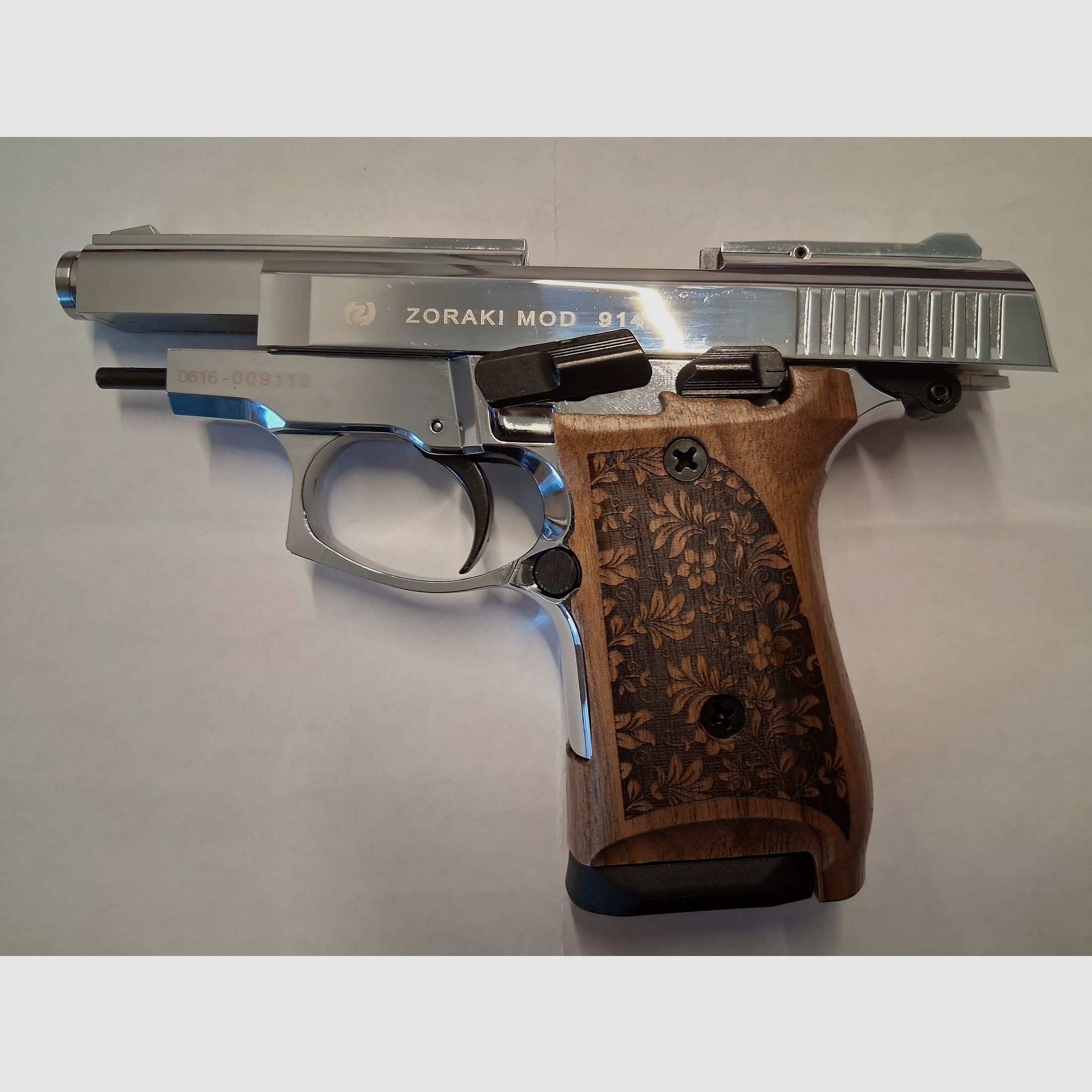 Zoraki 914 chrome (PTB-972), with wooden grips, spare magazine (like new)