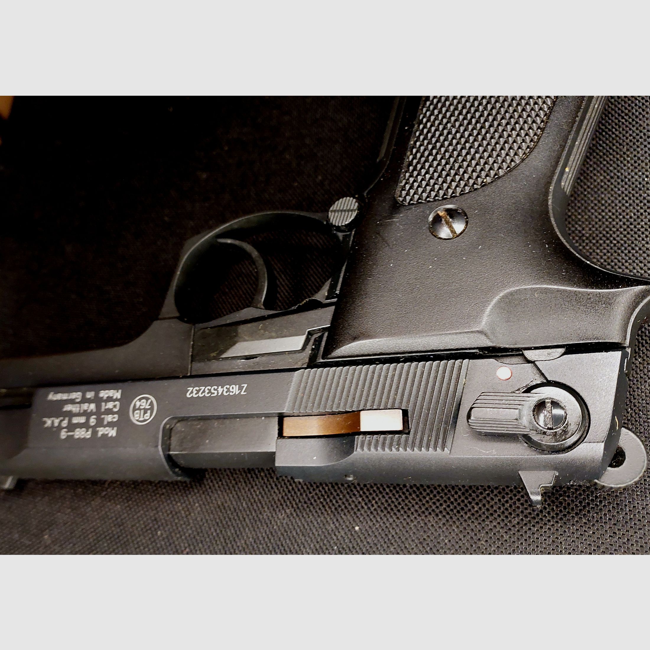 Walther P88-9 (P 88 Compact) blank firing pistol 9mm P.A.K. black (PTB 764) 2 magazines