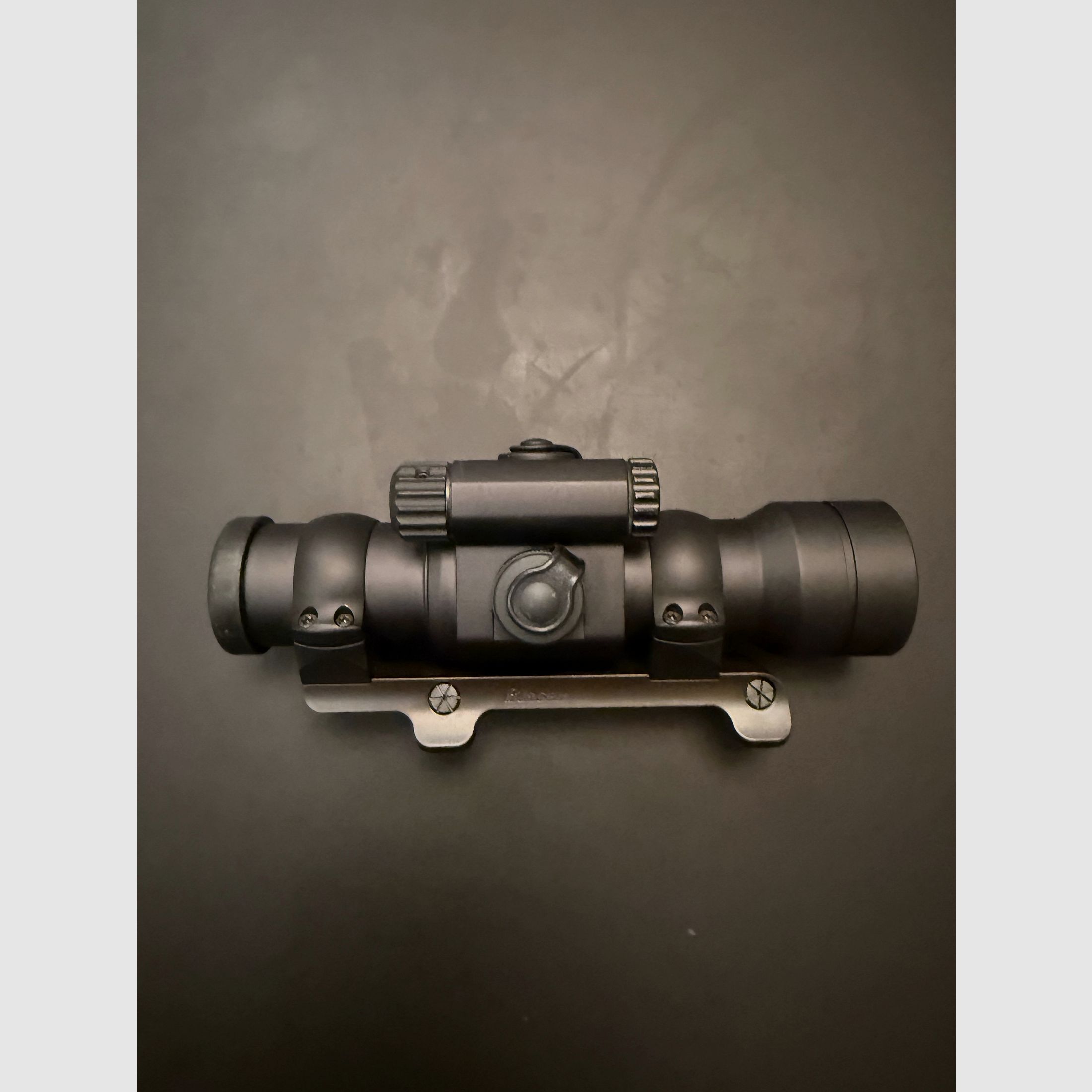 Aimpoint Leuchtpunktvisier 9000 SC mit Blaser Sattelmontage