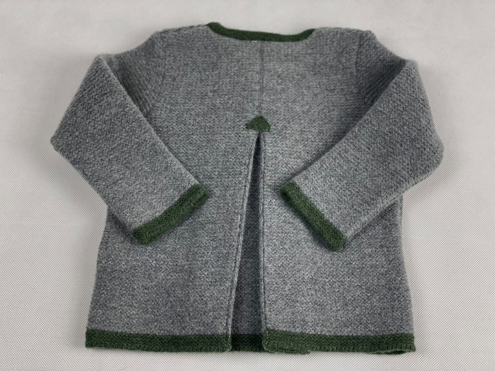 Kinder Strickjacke mit Falte Merinowolle in Grau/Grün, Bild 2 von 2