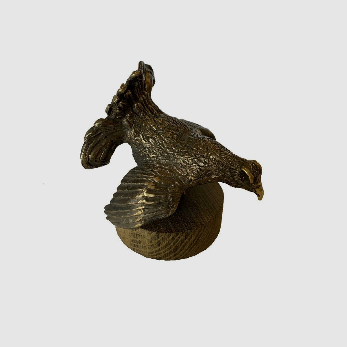 Piccola statua in bronzo Lovergreen motivo gallo di monte su base di legno