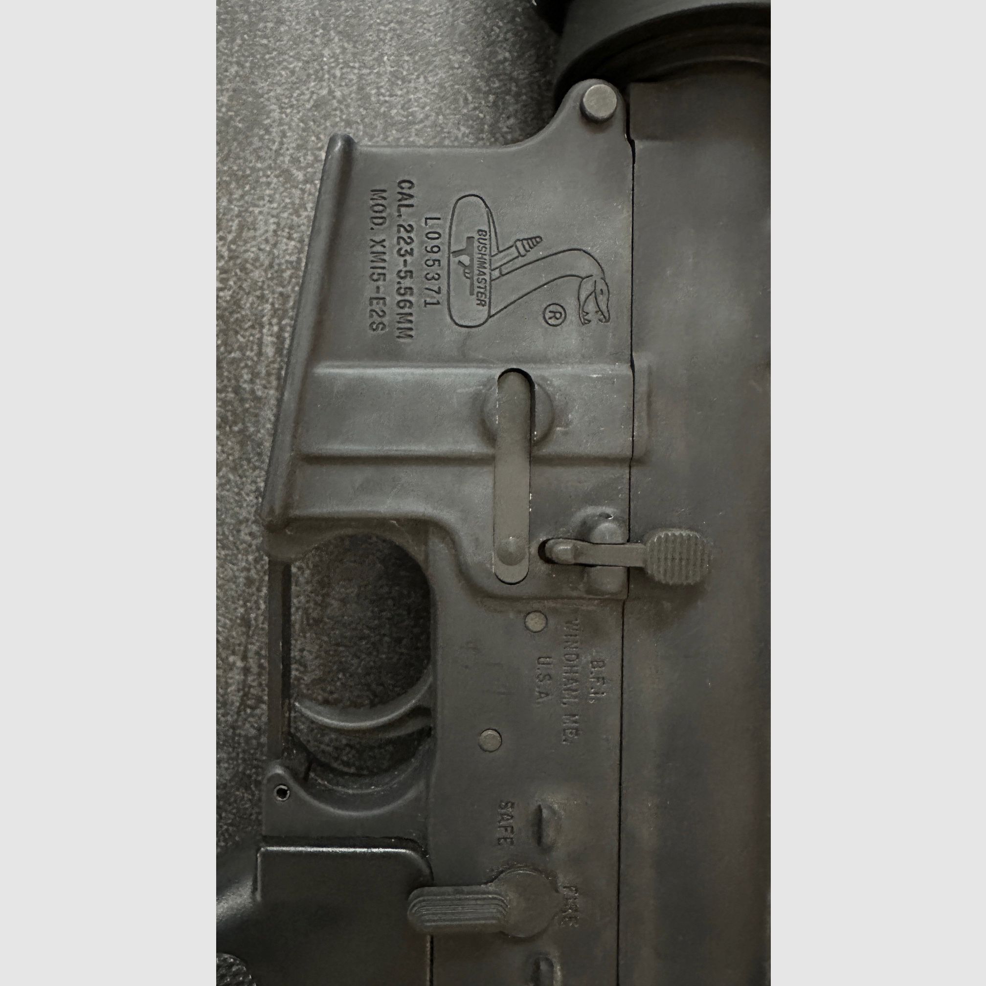 AR15 Bushmaster Cal. 223-5.56mm plus Optik Bushnell AR/223