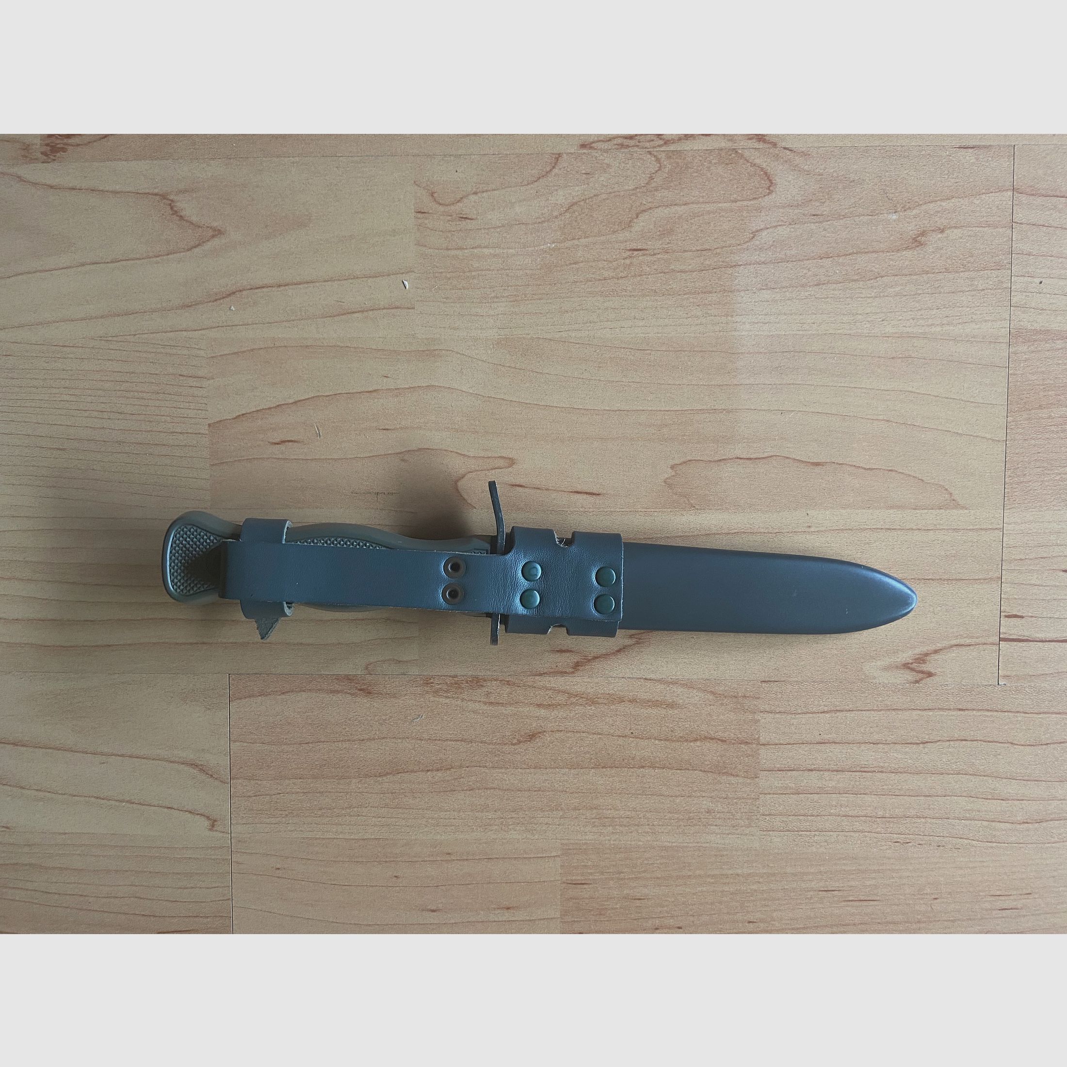 German multi-purpose knife olive from Mil-Tec Good condition