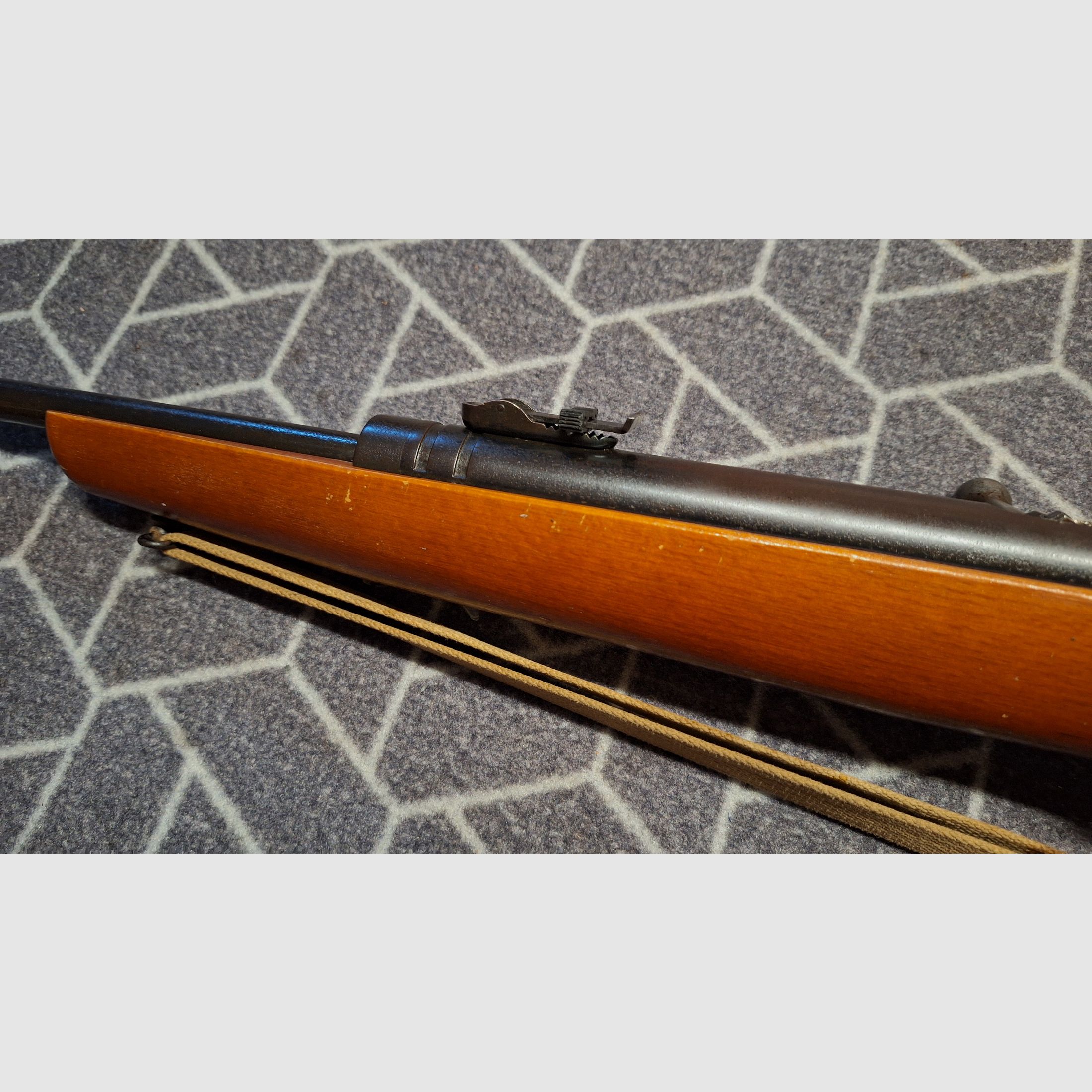 Haenel Suhl 310 "Q1" air rifle with 12-round magazine + original pellets!