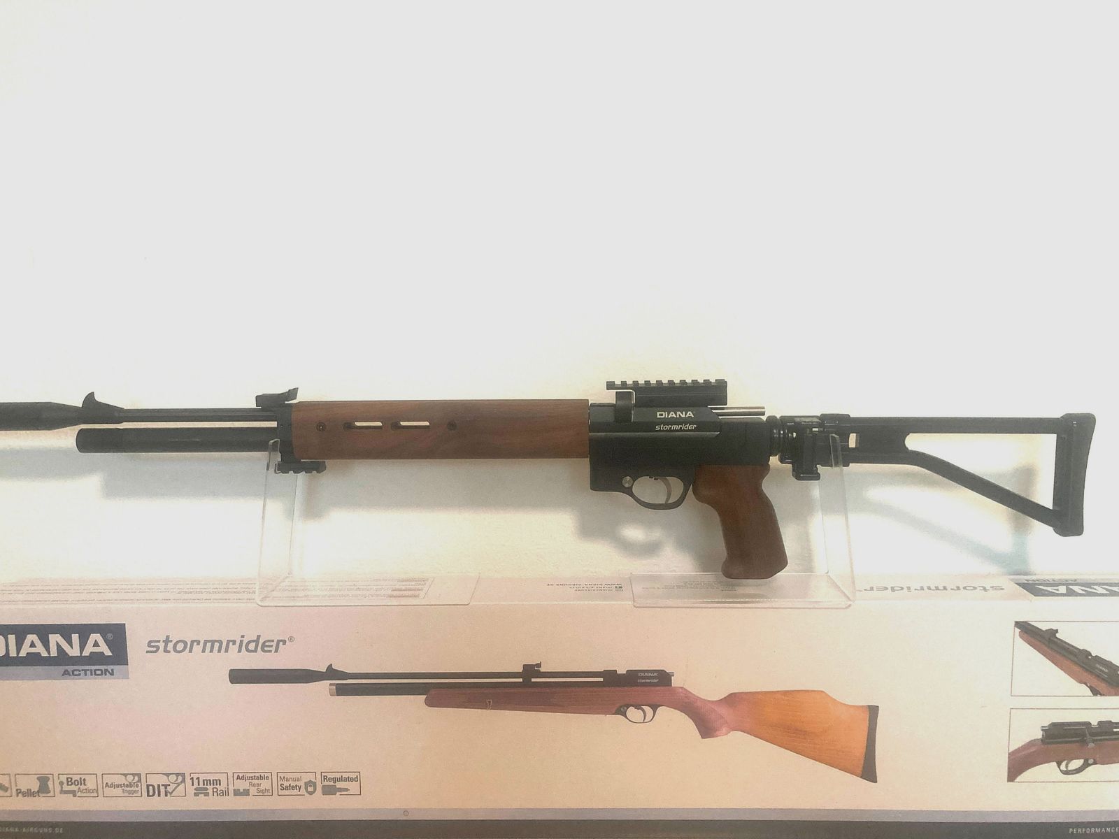 Carabina ad aria compressa Diana Stormrider "Paratrooper Classic" con sistema di stock pieghevole in alluminio stile WW2/50s, F libera da 18 anni con kit export 35J, immagine 1 di 8