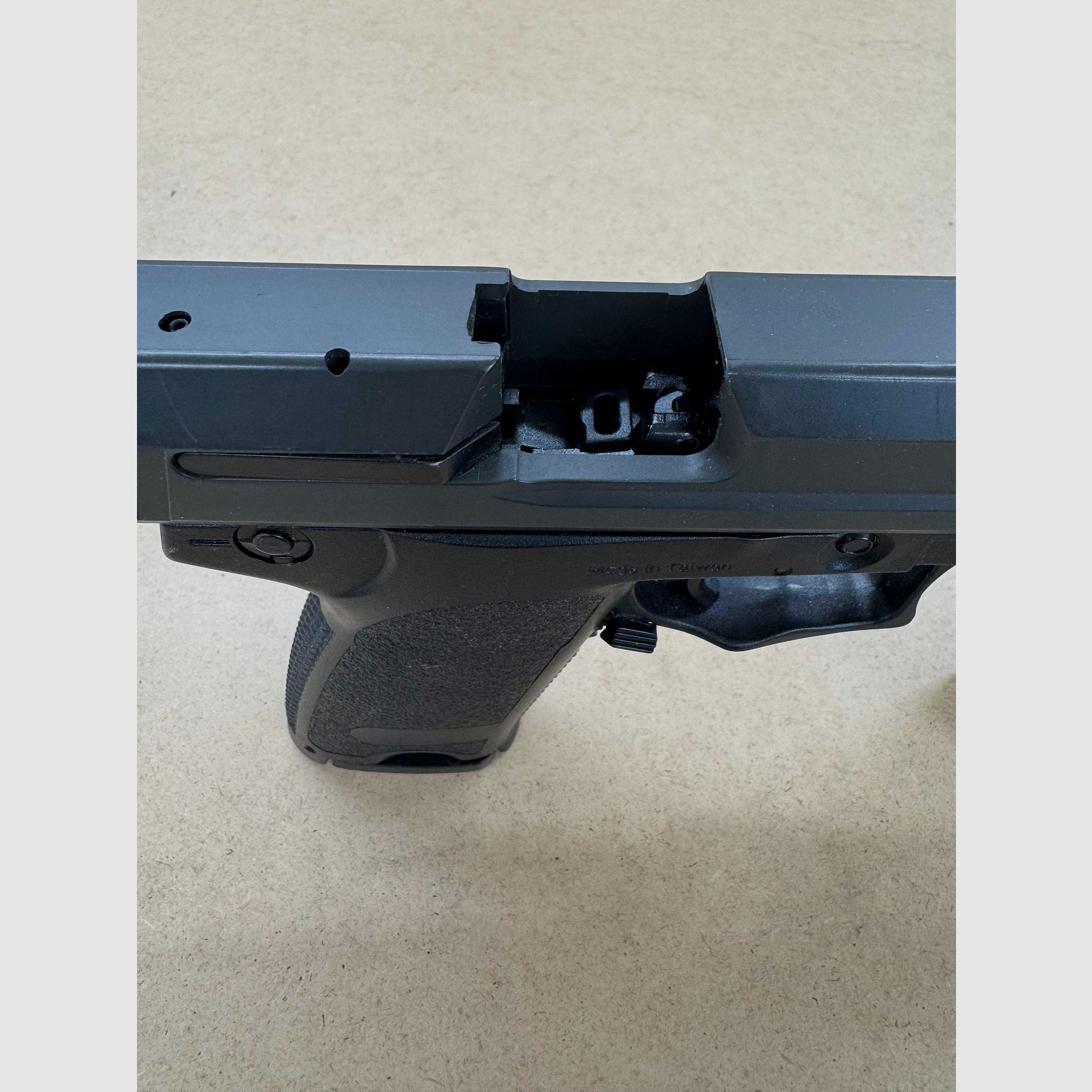 Umarex USP Compact GBB – Objeto para reparadores (magacín con fugas) | mucho accesorio