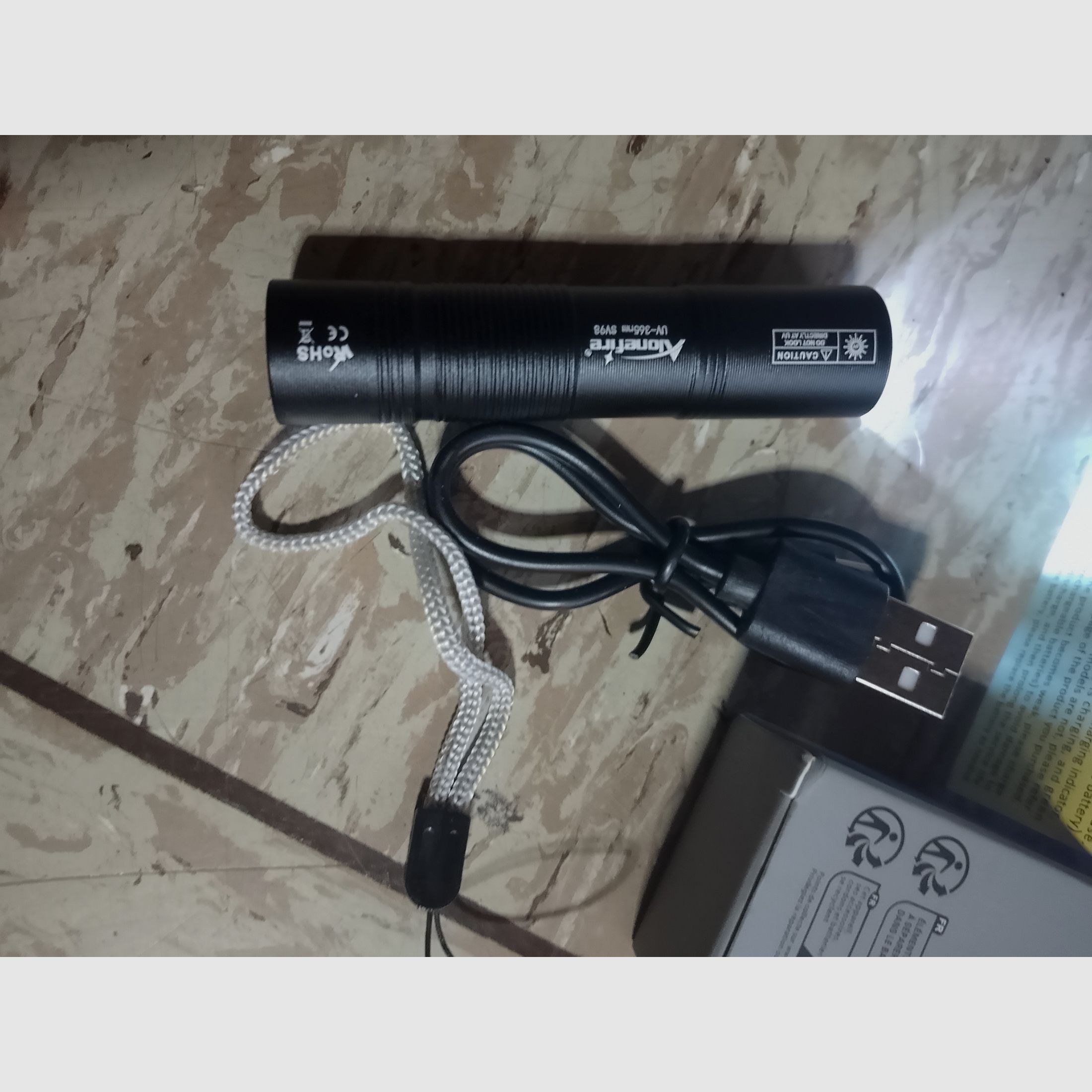 2 Taschenlampe wiederaufladbar USB 1x  UV Schwarzlicht Lampe klein 1 x LED groß mit Zoom Strobo funktion  