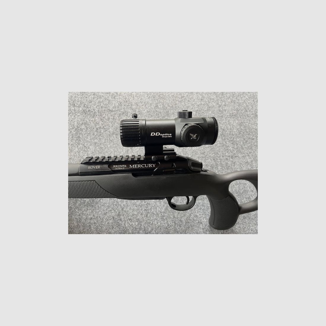 Mercury Rover G2 Thumbhole .308 Win. mit Jaki Schalldämpfer und DDoptics RedDot MAG 1-4x22