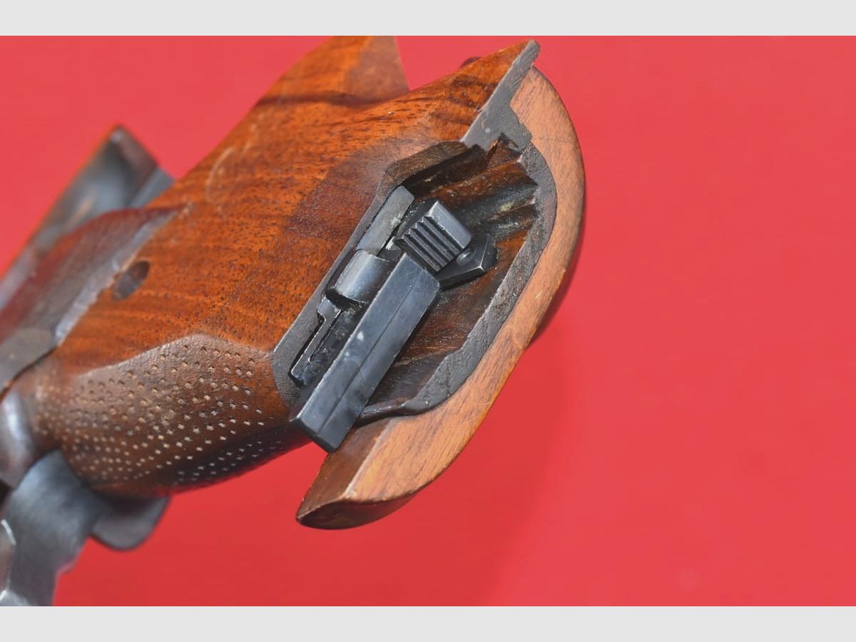 #4262 PISTOLET IZH-35M, FABRIQUÉ EN RUSSIE, cal. .22 LR, image 7 sur 18