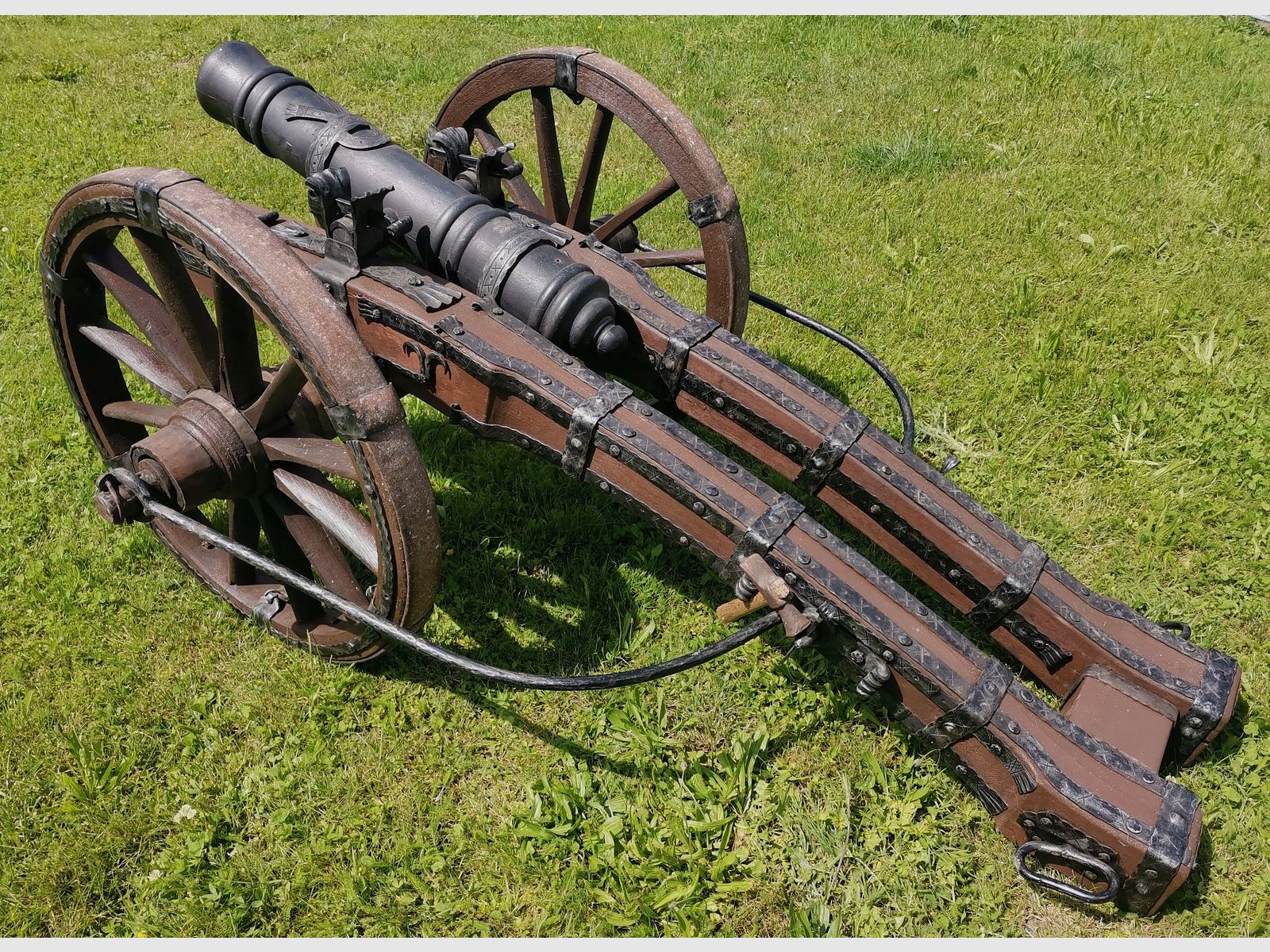 Große XXL Böllerkanone mit sehr Aufwendiger Schmiedekunst und neuen Beschuss Vorderlader Kanone