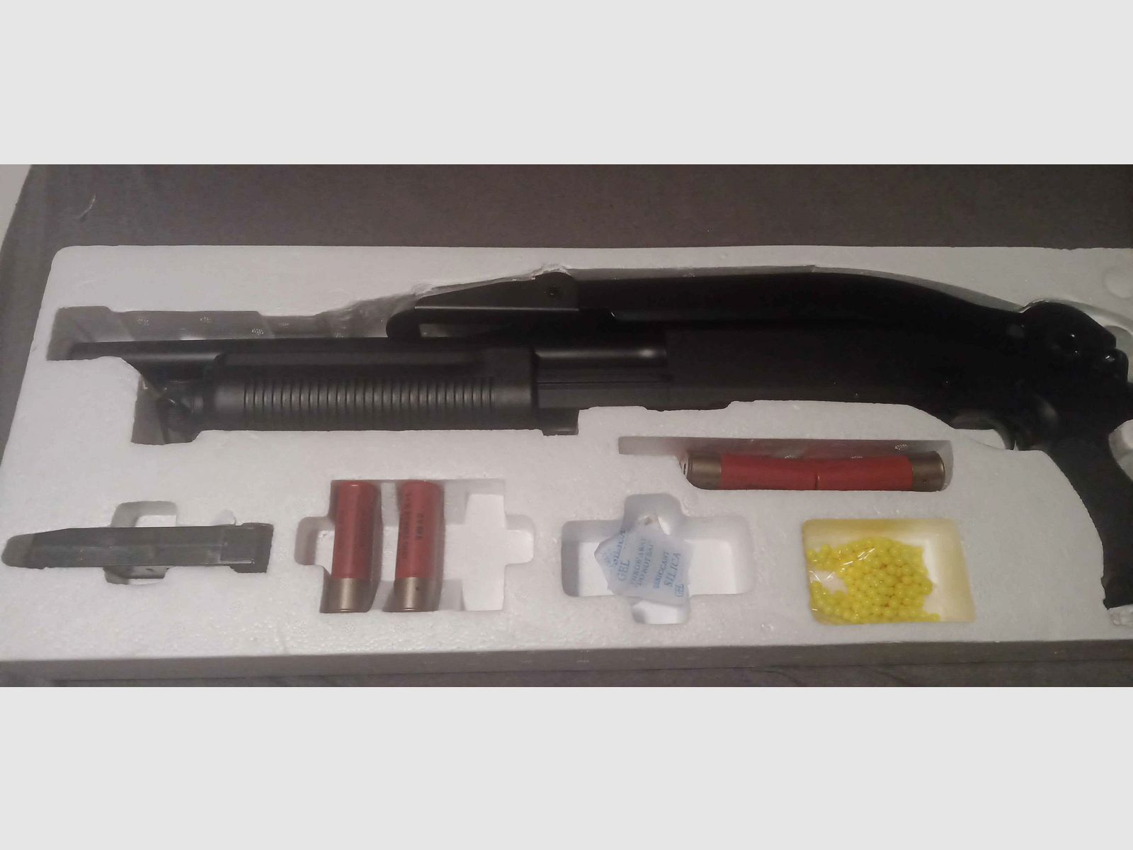 CM.352 Escopeta con 7 cargadores sin identificación F
