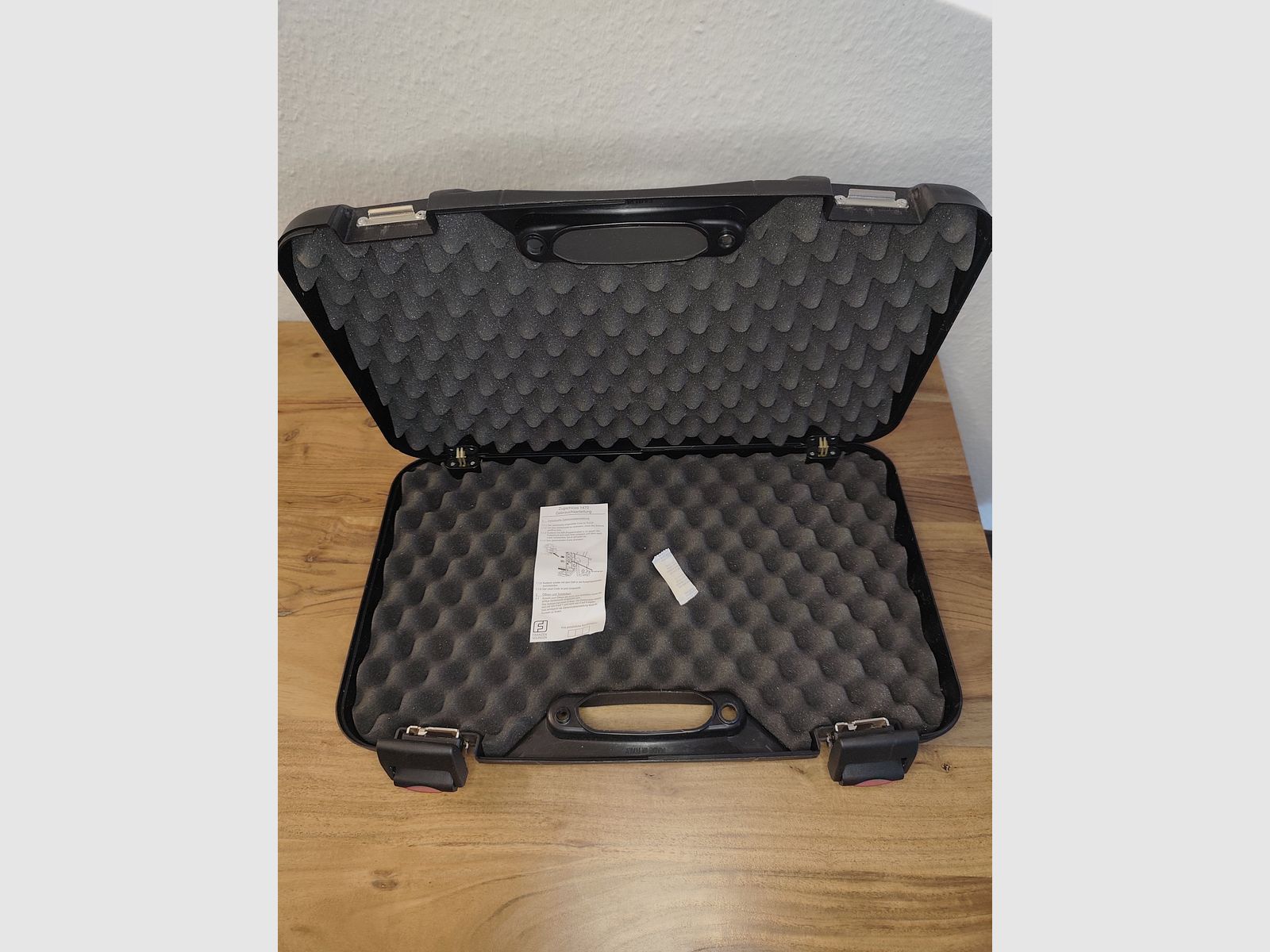  Madbull Pistolenkoffer Deluxe 50 x 30,5 x 8,5cm mit Zahlenschloss schwarz  Neu!